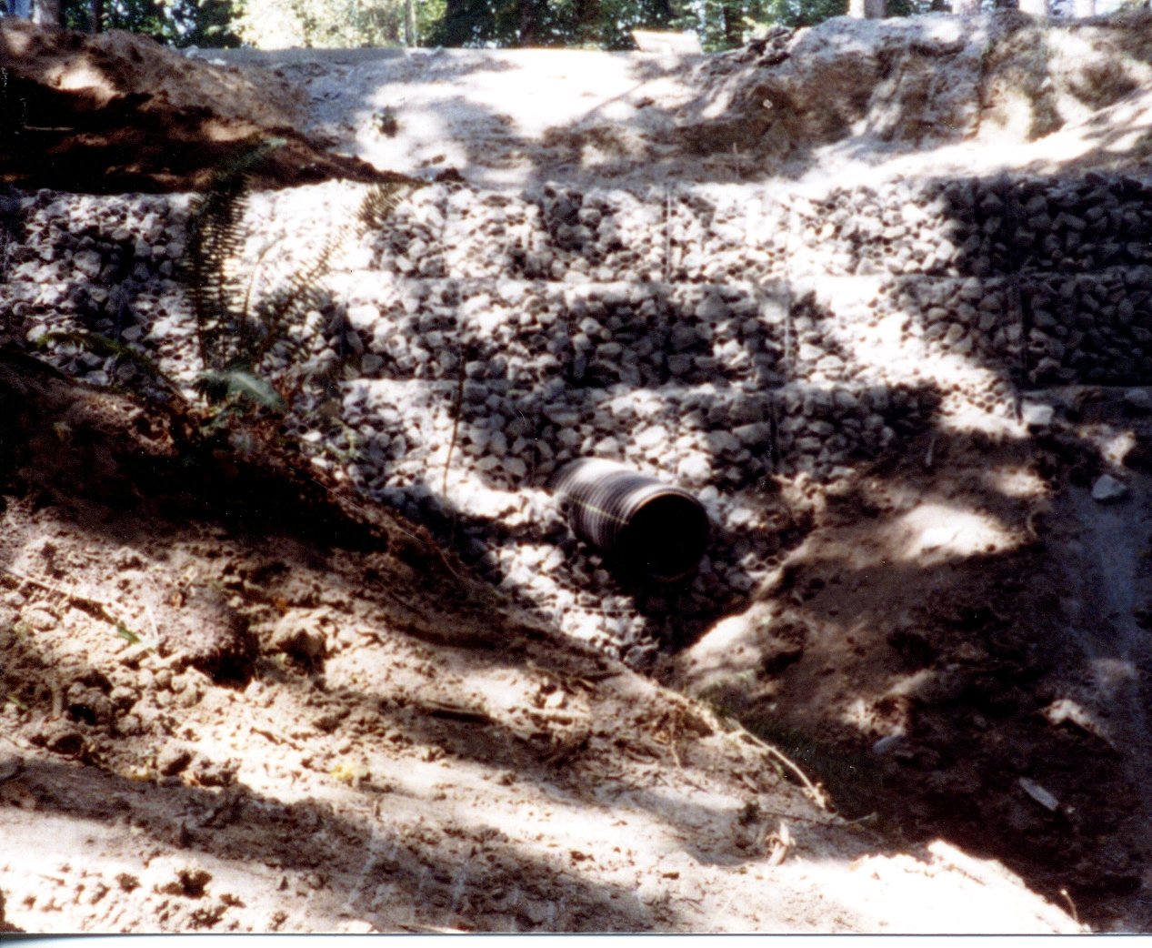 gabian retaining wall 1998 (6).jpg