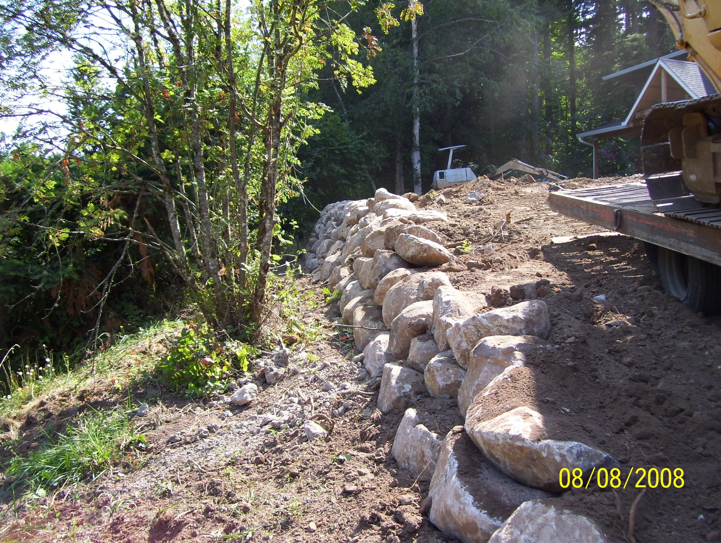 boulder retaining wall (4).JPG