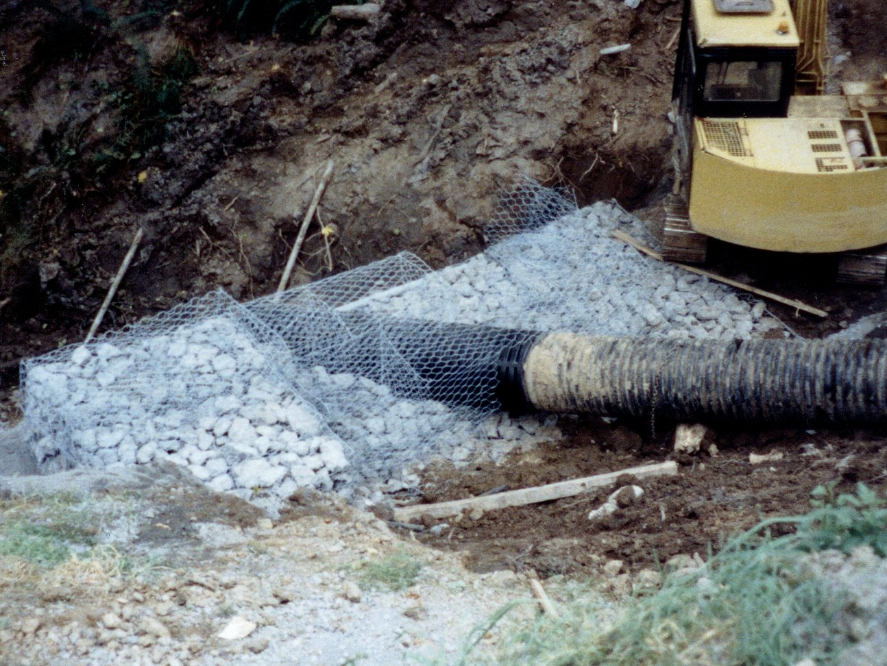 gabian retaining wall 1998 (7).jpg