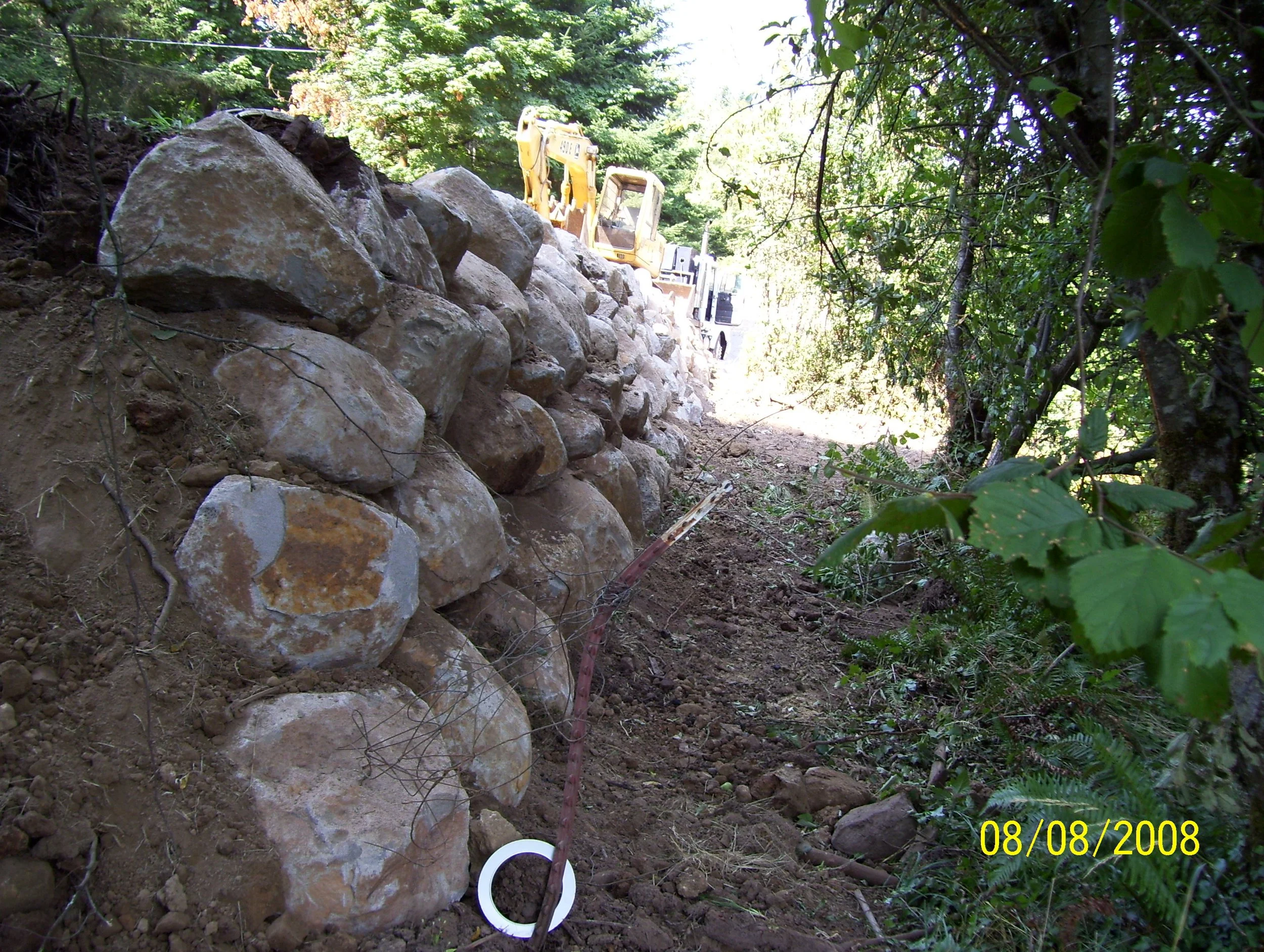boulder retaining wall (3).JPG
