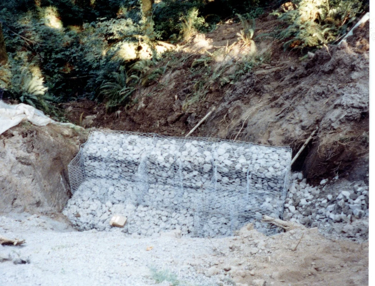 gabian retaining wall 1998.jpg