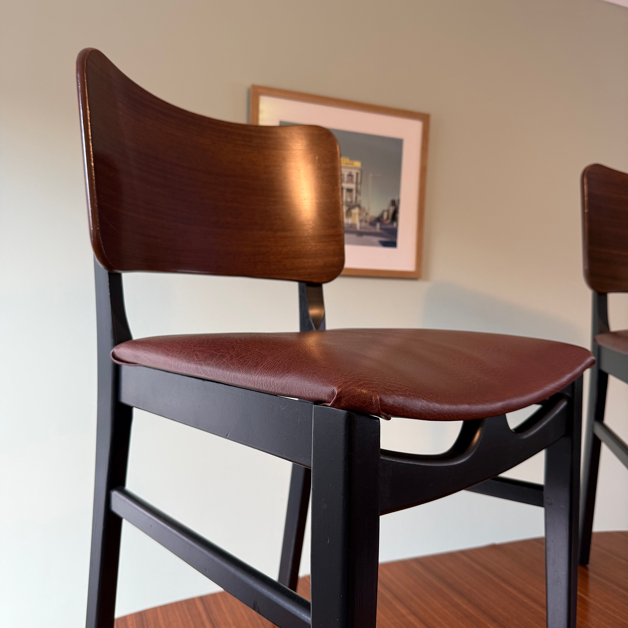 Beautility Dining Table + 4 Chairs 8.png