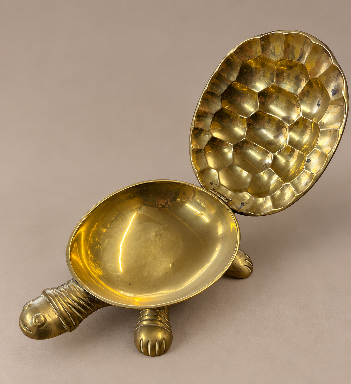 Brass Tortoise Trinket Box2.png
