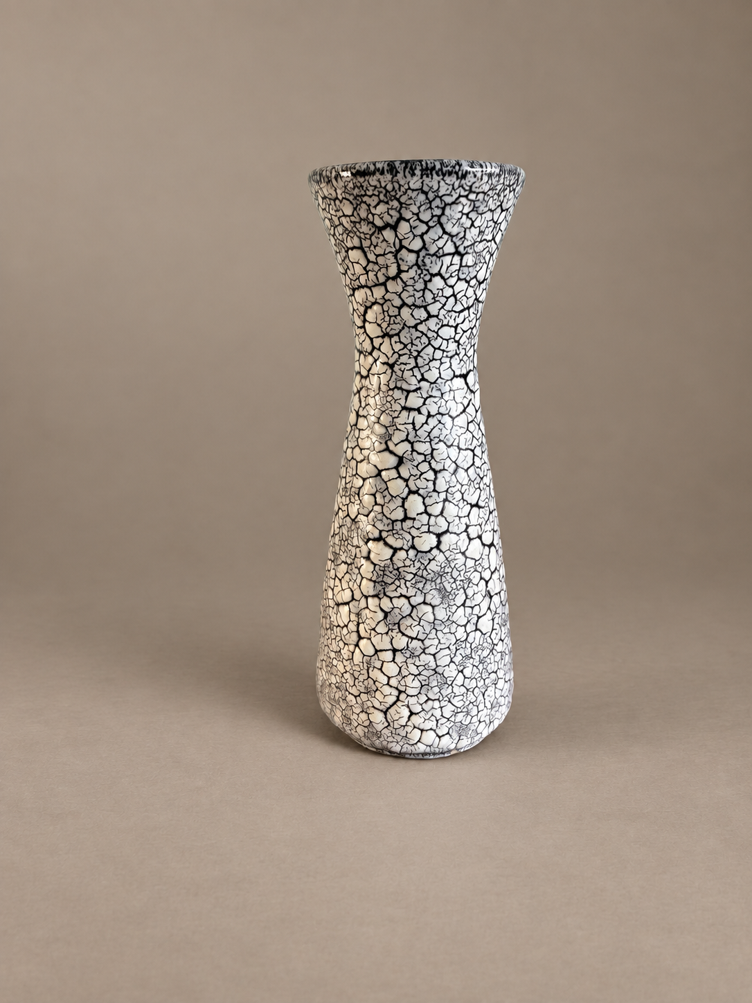 Jopeko Black & White Crackle Glaze Vase.png