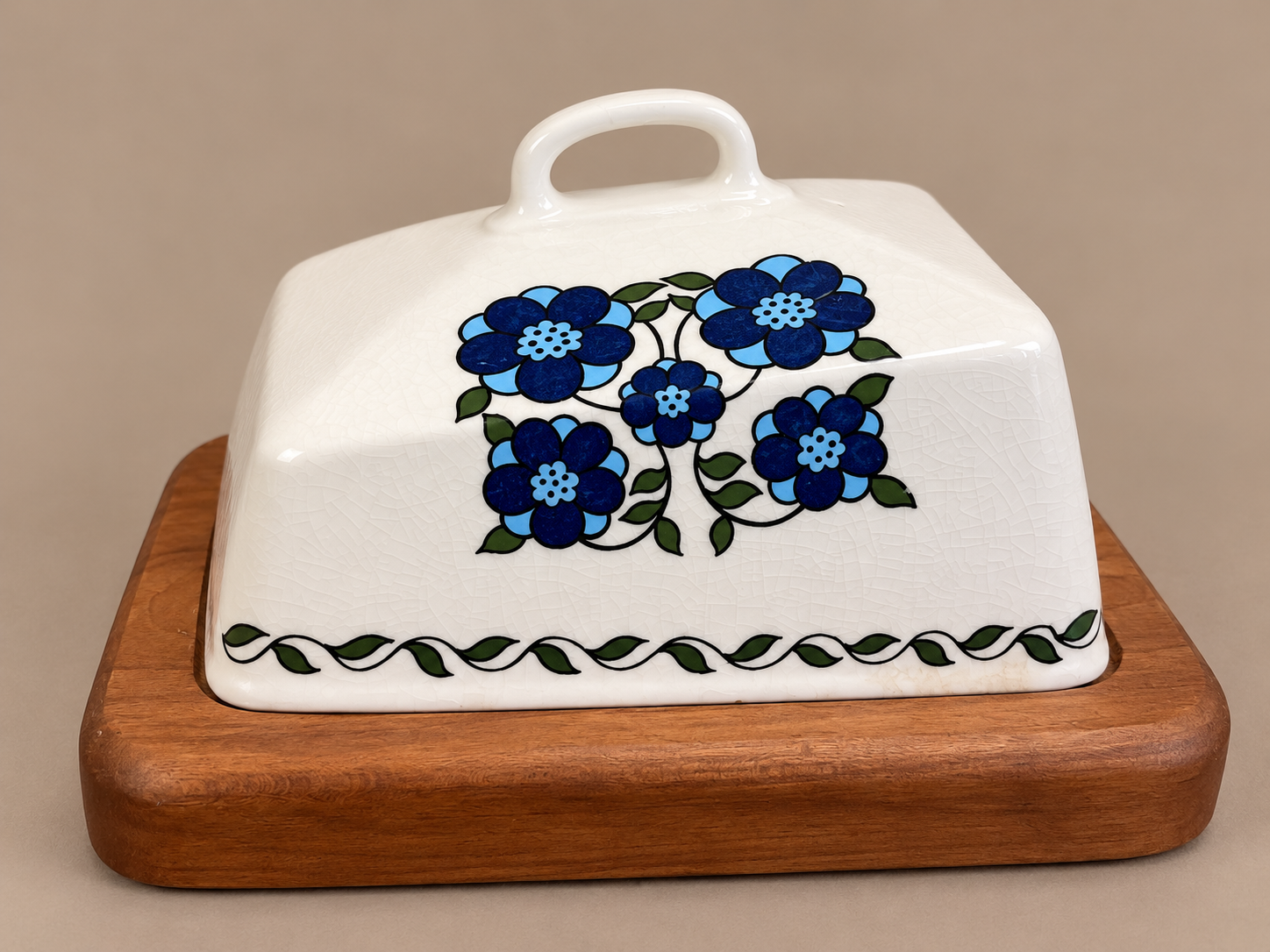 Taunton Vale Blue Daisy Cheese Dome