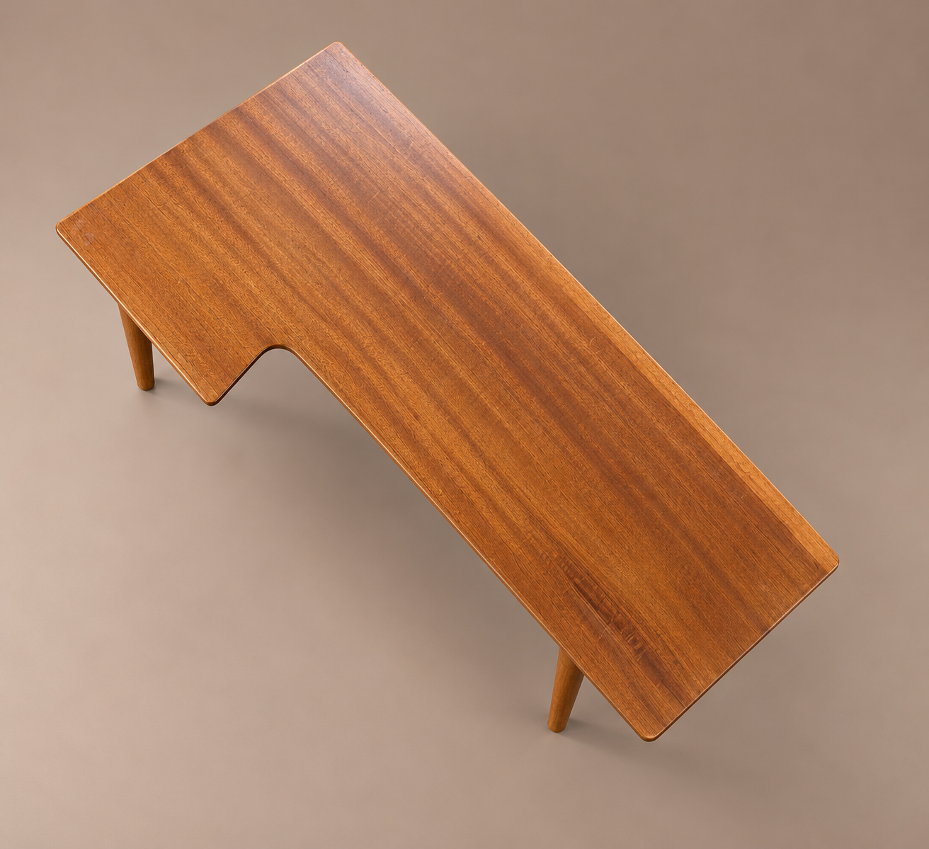Mesa de centro de madera con muesca.png