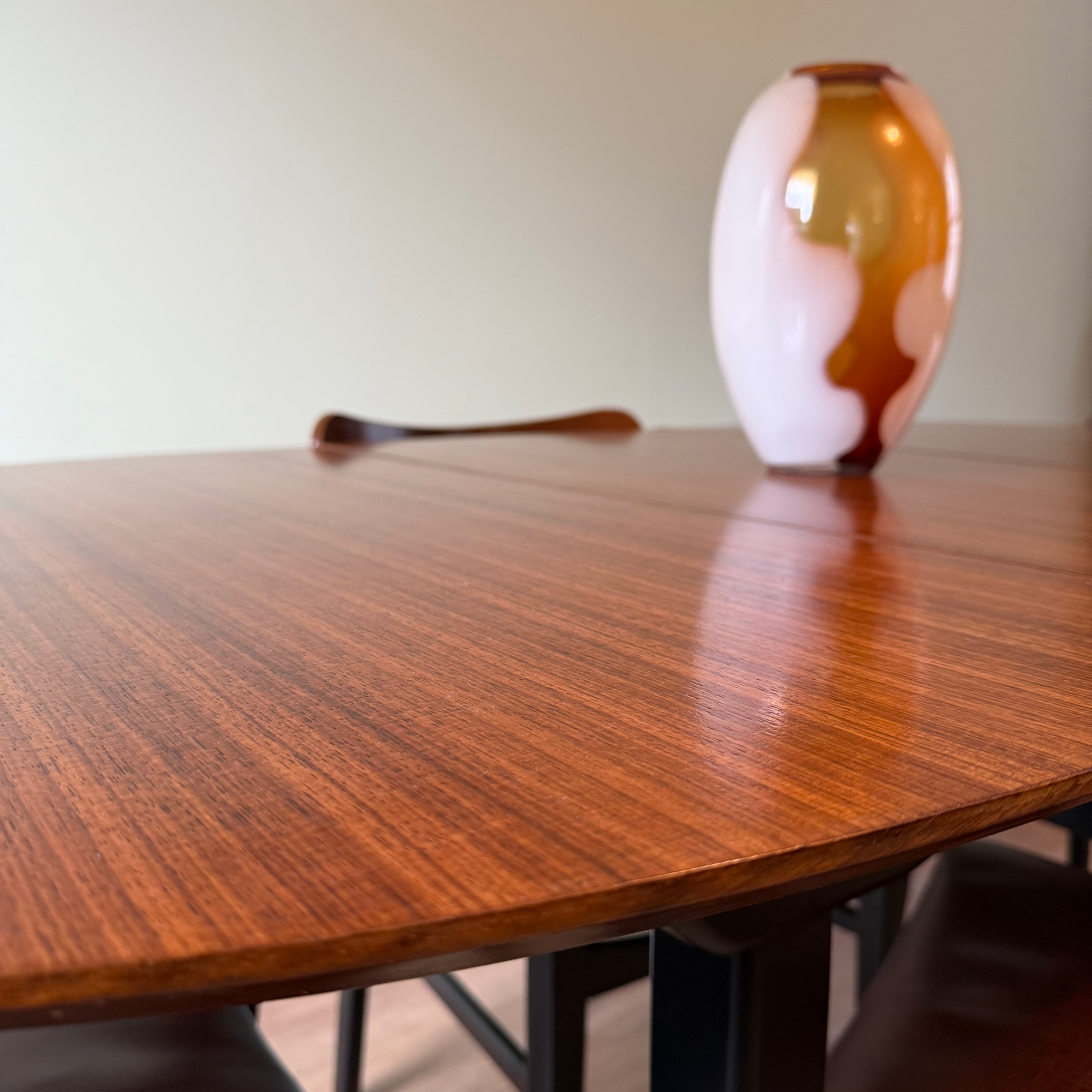 Beautility Dining Table + 4 Chairs 6.png