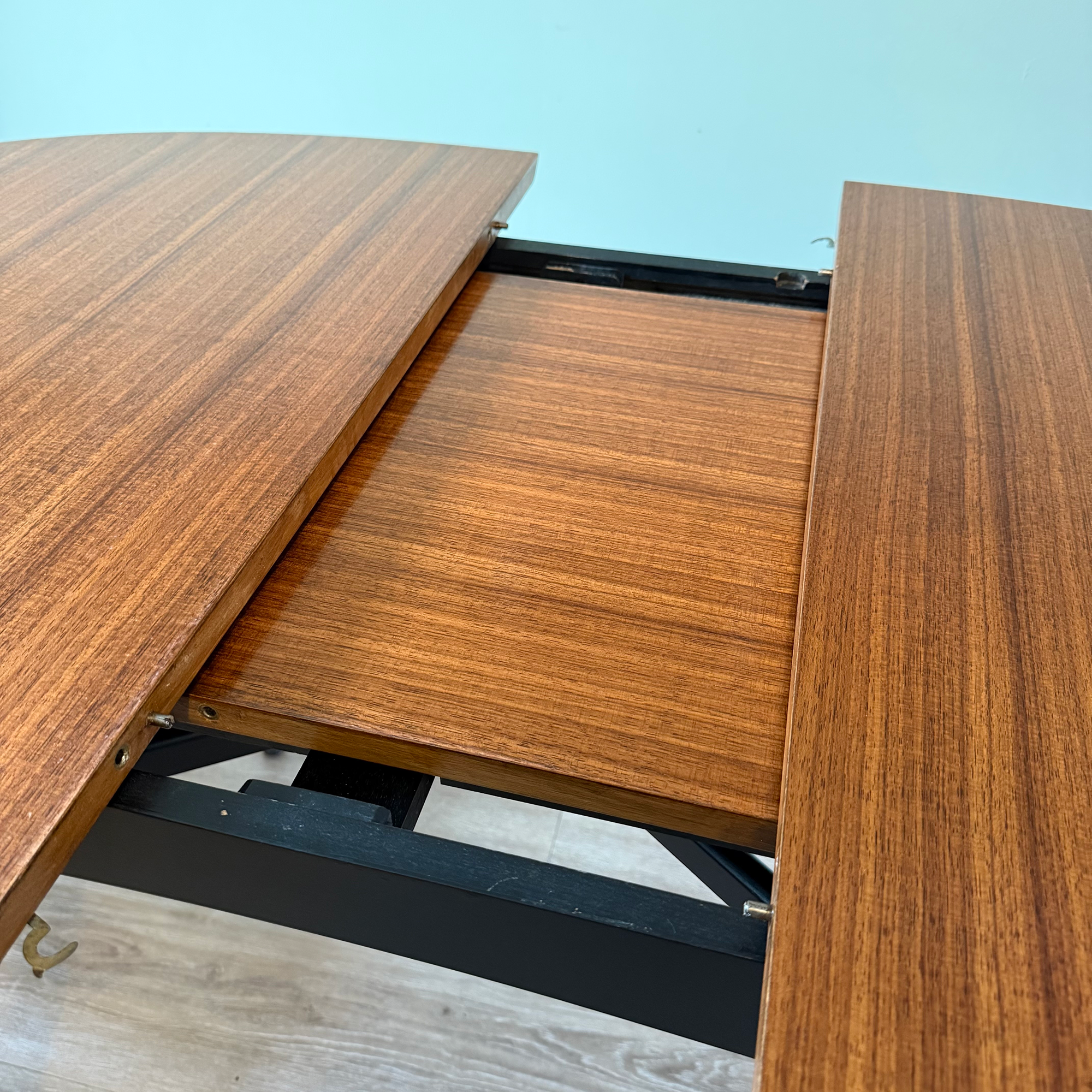 Beautility Dining Table + 4 Chairs 4.png