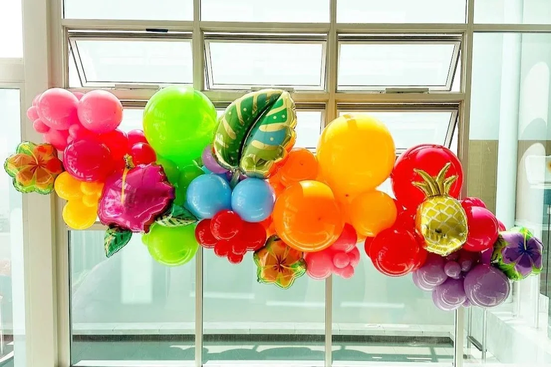 Hawaiian themed tropical balloon garland