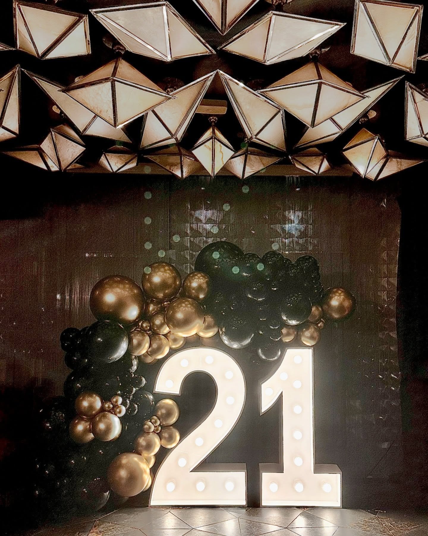 🖤 Colour palettes which are intense, deep and elegant are trending in 2026

We leaned into this direction and played on the architectural drama in the room by creating a dynamic black and gold balloon wall for Sophie&rsquo;s 21st

Elevate your celeb