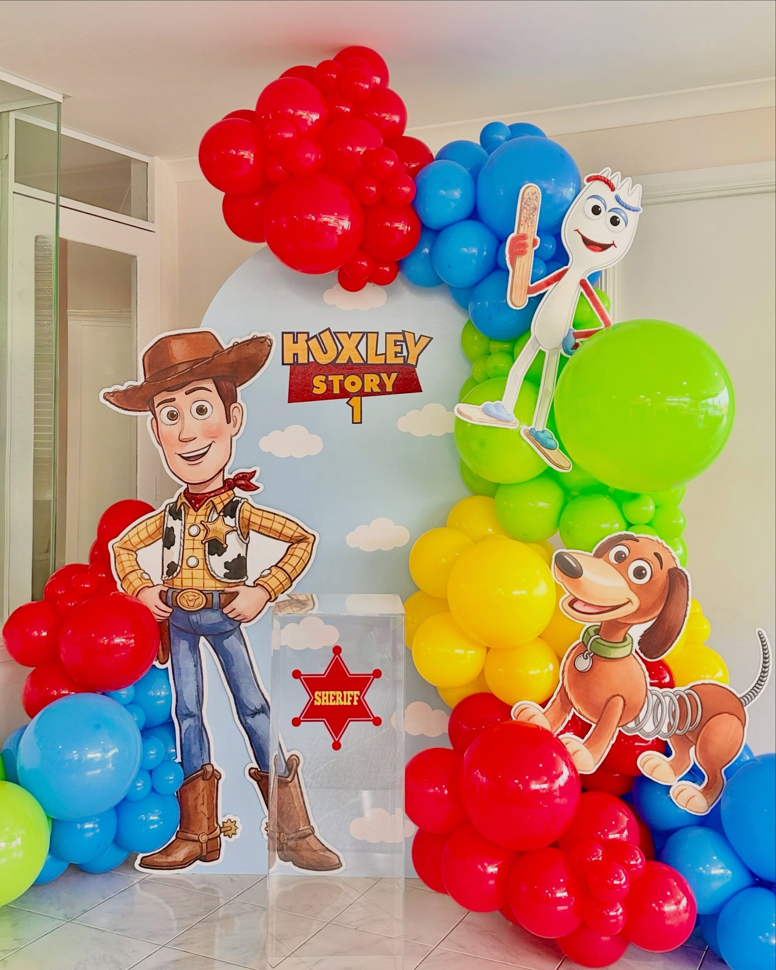 Howdy Huxley! Time to saddle up for your first adventure! Yee-haw!&rdquo; 

We custom designed this adorable Toy Story themed arch backdrop, character cut outs and balloon garlands for a fun &amp; vibrant Toy Story First Birthday by Print Candy @prin