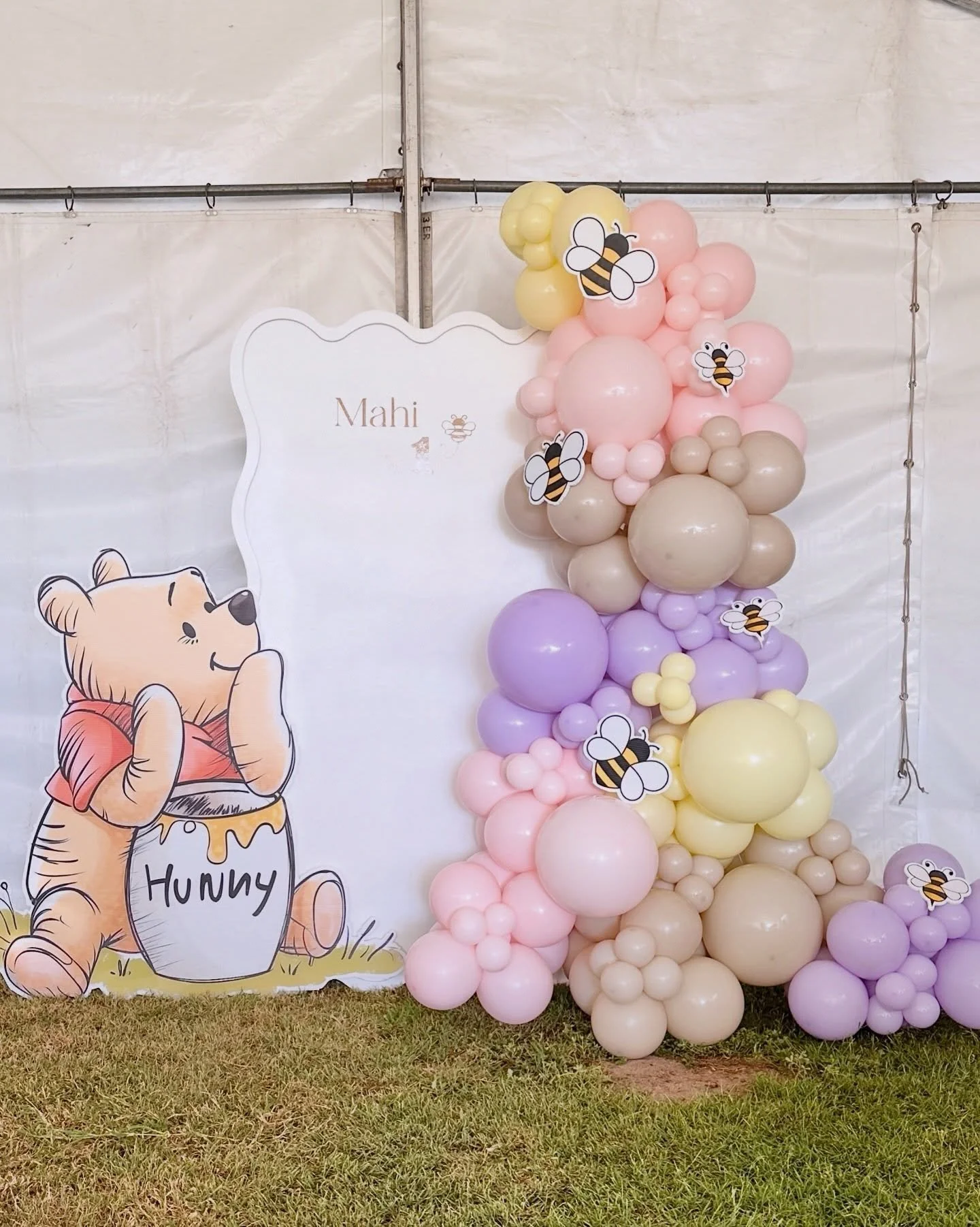 Winnie the Pooh 1st Birthday 🐝 because "any day spent with friends is a day well spent"

Backdrop + personalisation, balloons and themed Winnie The Pooh stand by Print Candy @printcandy

🍯🐝

#brisbanekidsparties #brisbaneballoondelivery 