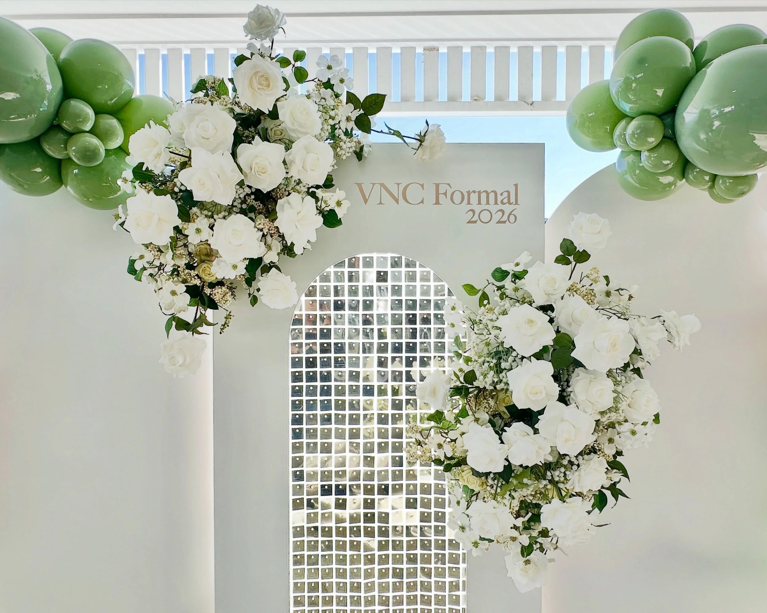 Villanova College ✨ VNC Formal 2026

Our NEW Halo Backdrop 🤍 minimalist and architectural, Halo combines a rectangular crown with an arched hollow for a classic yet modern look

Style with balloons and/or florals like we did here to elevate your nex