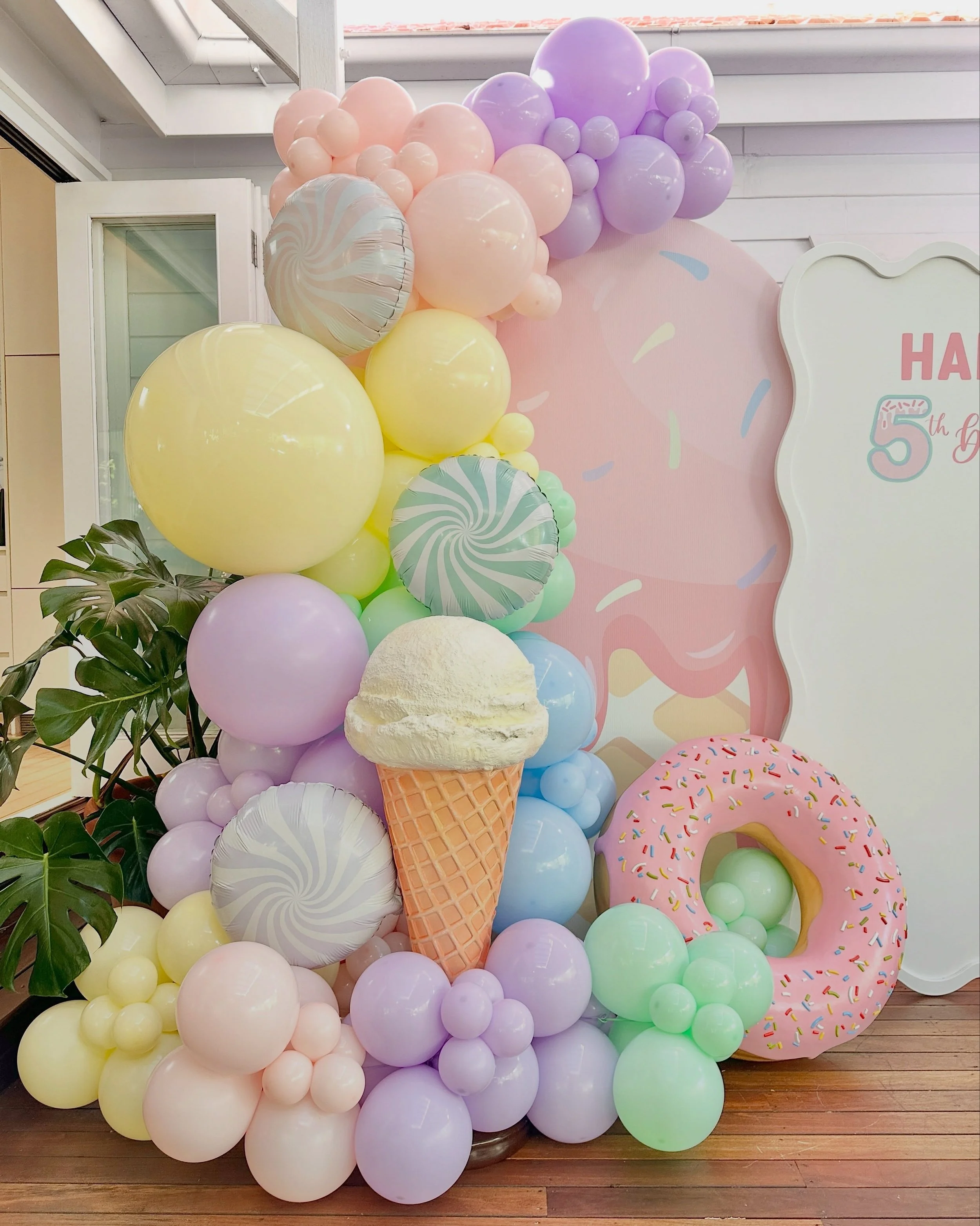 The sweetest details for Vivi&rsquo;s 5th birthday. This setup was the perfect mix of pastel colours, candy props and beautiful balloons

🍦

Styling, Backdrops, Ice Cream, Donut &amp; Cupcake Props and Balloons by Print Candy @printcandy 📍 Brisbane