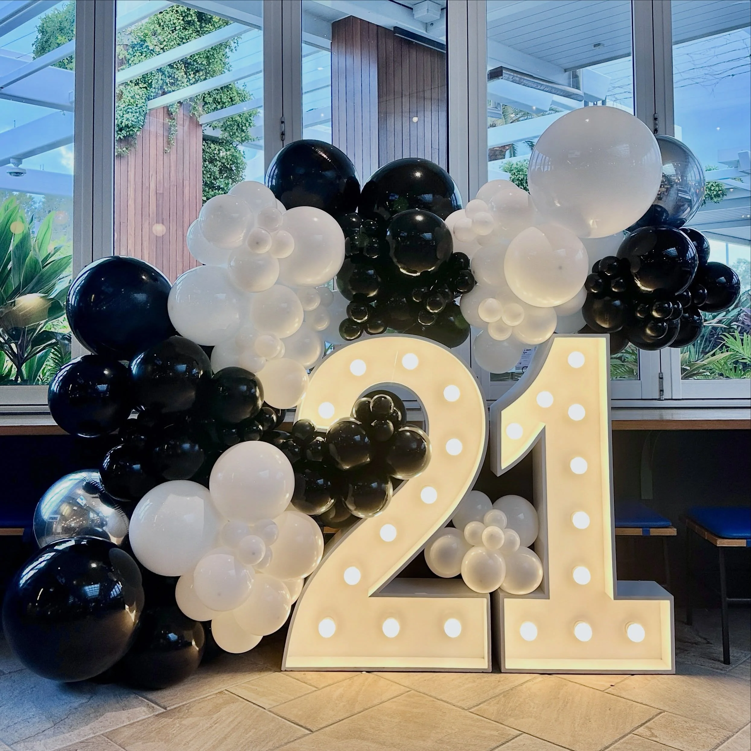 TWENTY ONE ✨ 

The best celebrations start the moment guests arrive and your event space should look and feel like part of the experience

Event backdrops draw guests to gather for conversation, speeches, champagne toasts and to take photos for memor