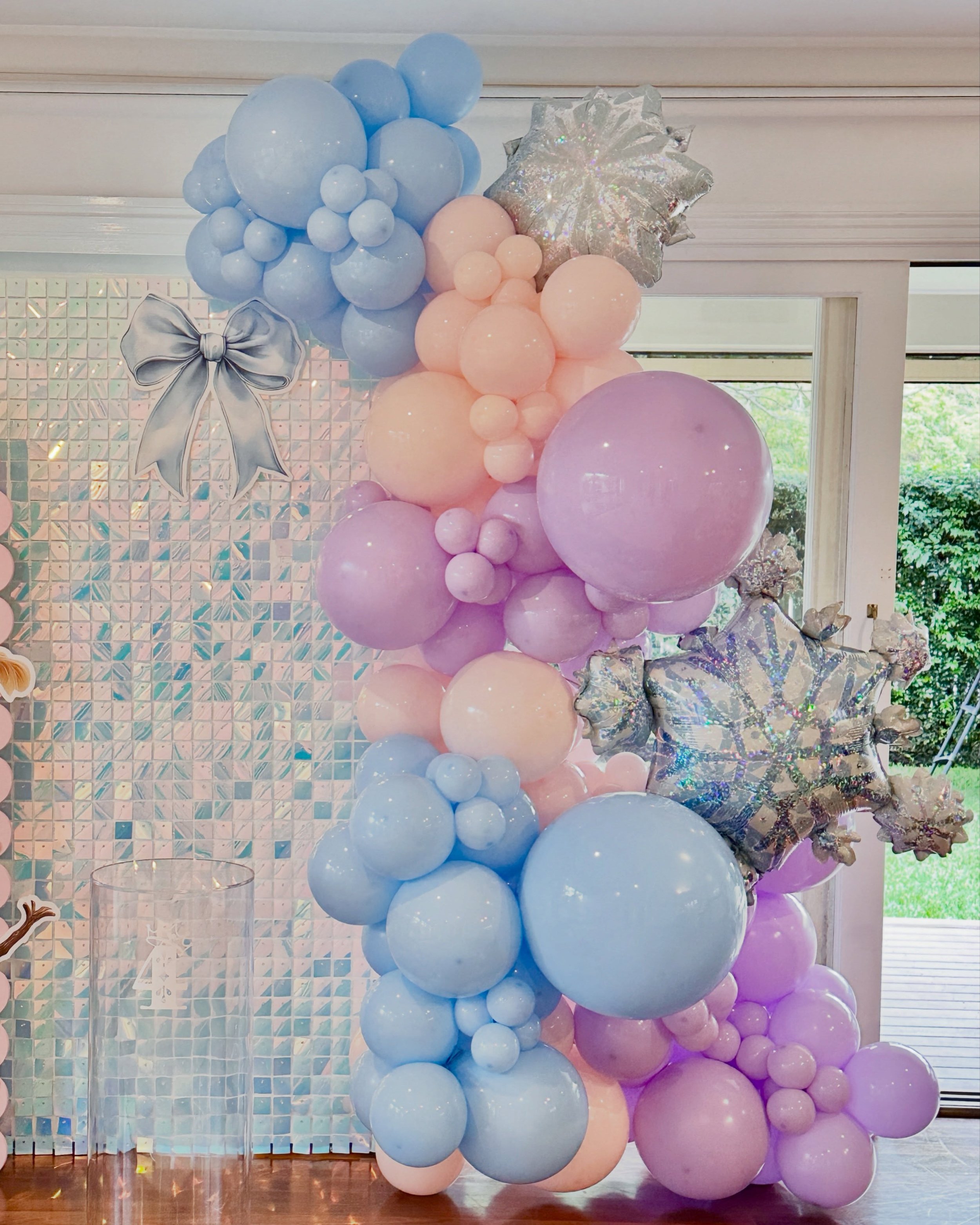 &ldquo;Fourever A Princess&rdquo; ❄️ Frozen themed 4th Birthday

One half of this installation was created with the prettiest shimmery backdrop, sparkling snowflake balloons and a pastel balloon garland ~ I just love this enchanting party theme 

❄️
