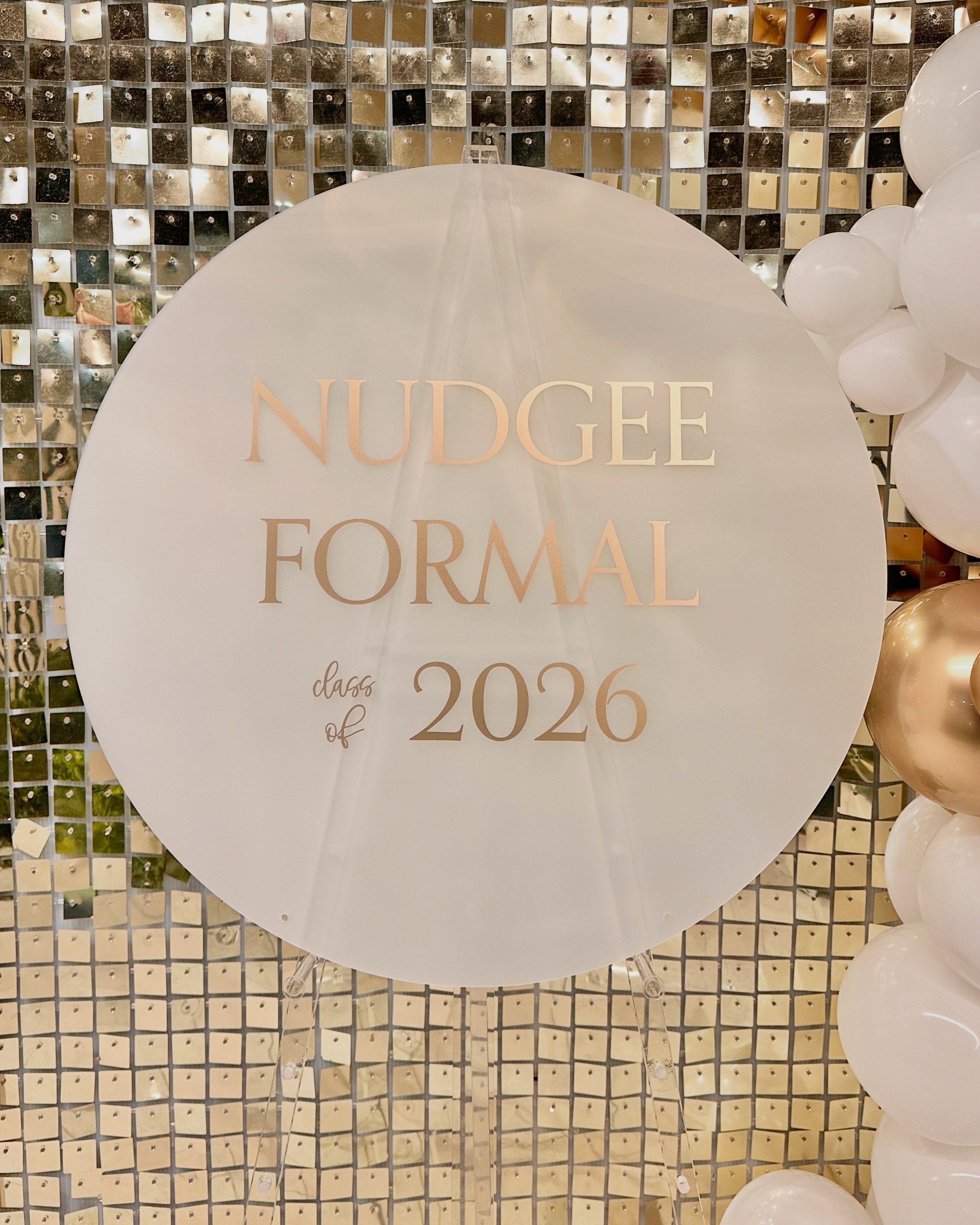 Having a party? This is your sign to contact us! Our elegant welcome sign and clear easel to greet guests on arrival for a pre formal soiree celebrating the Class of 2026 💫 Nudgee Formal

🎓

Frosted white round disc, gold personalisation and clear 
