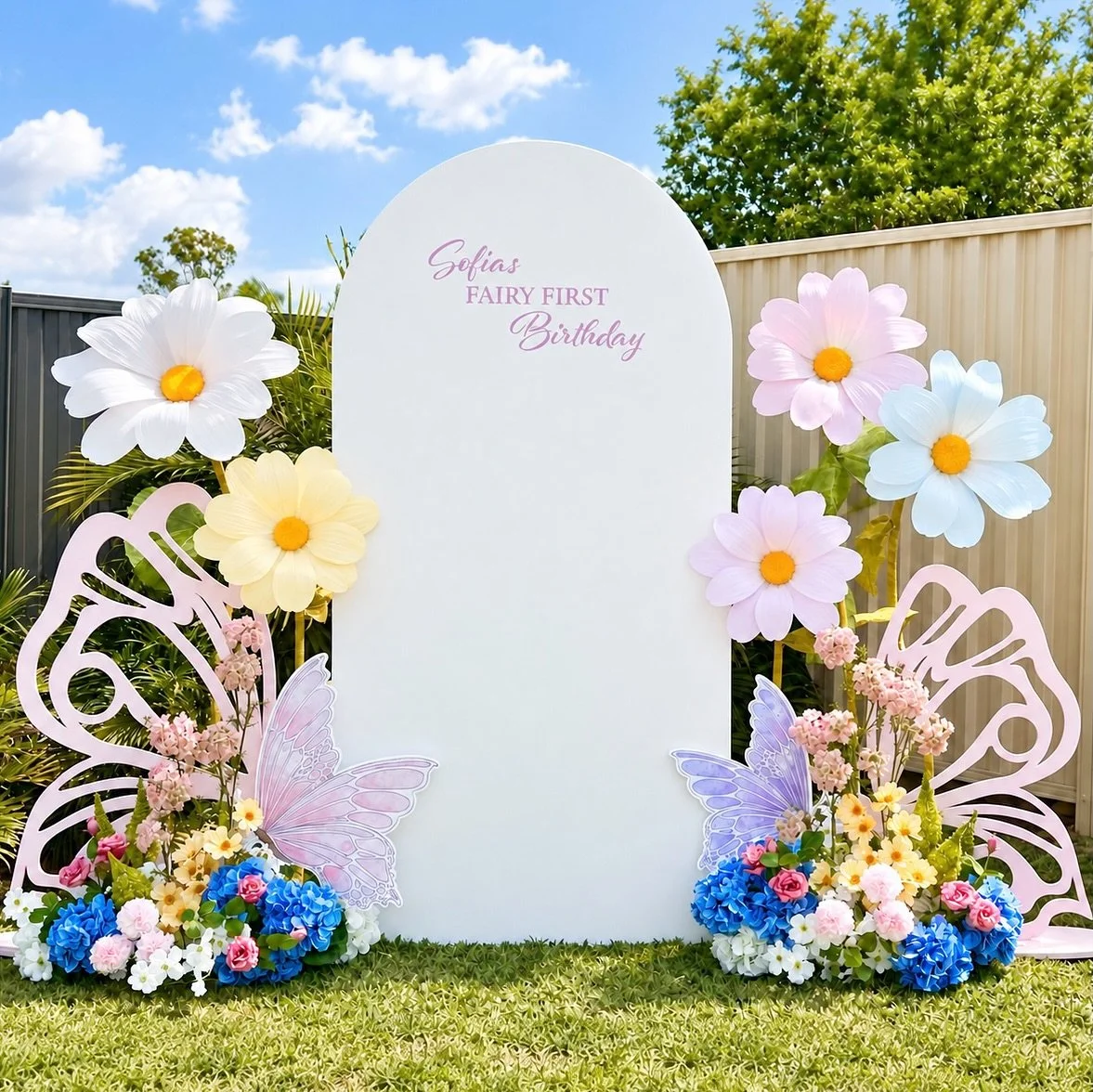 A Fairy First Birthday 🌸🦋✨

A fairy-themed first birthday is such a beautiful way to celebrate your little girl. 

Our giant flower props, delicate butterfly floral arrangements and arch backdrop came together to create the prettiest whimsical sett