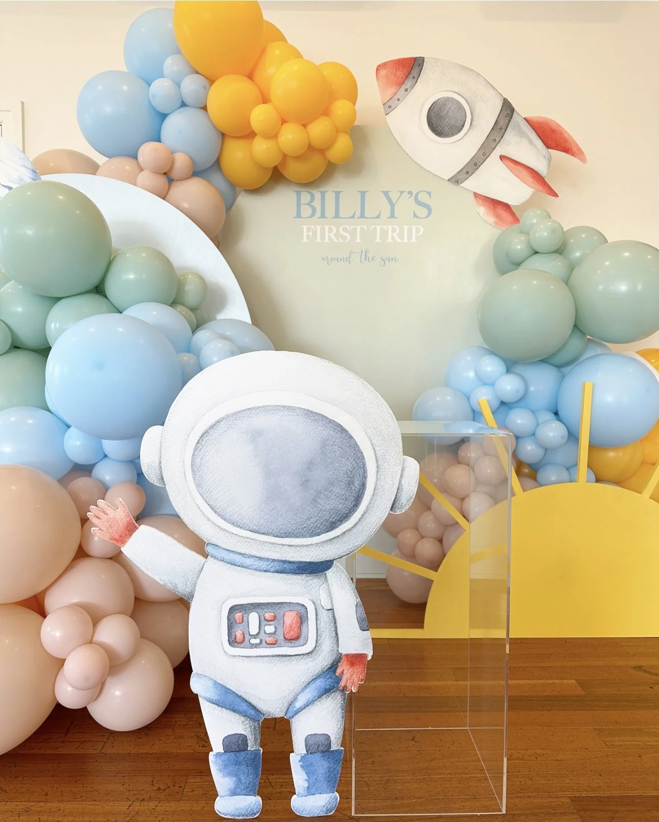 WAVING ASTRONAUGHT 90cm