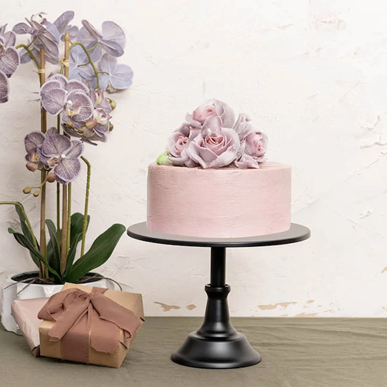 Matte black cake stand