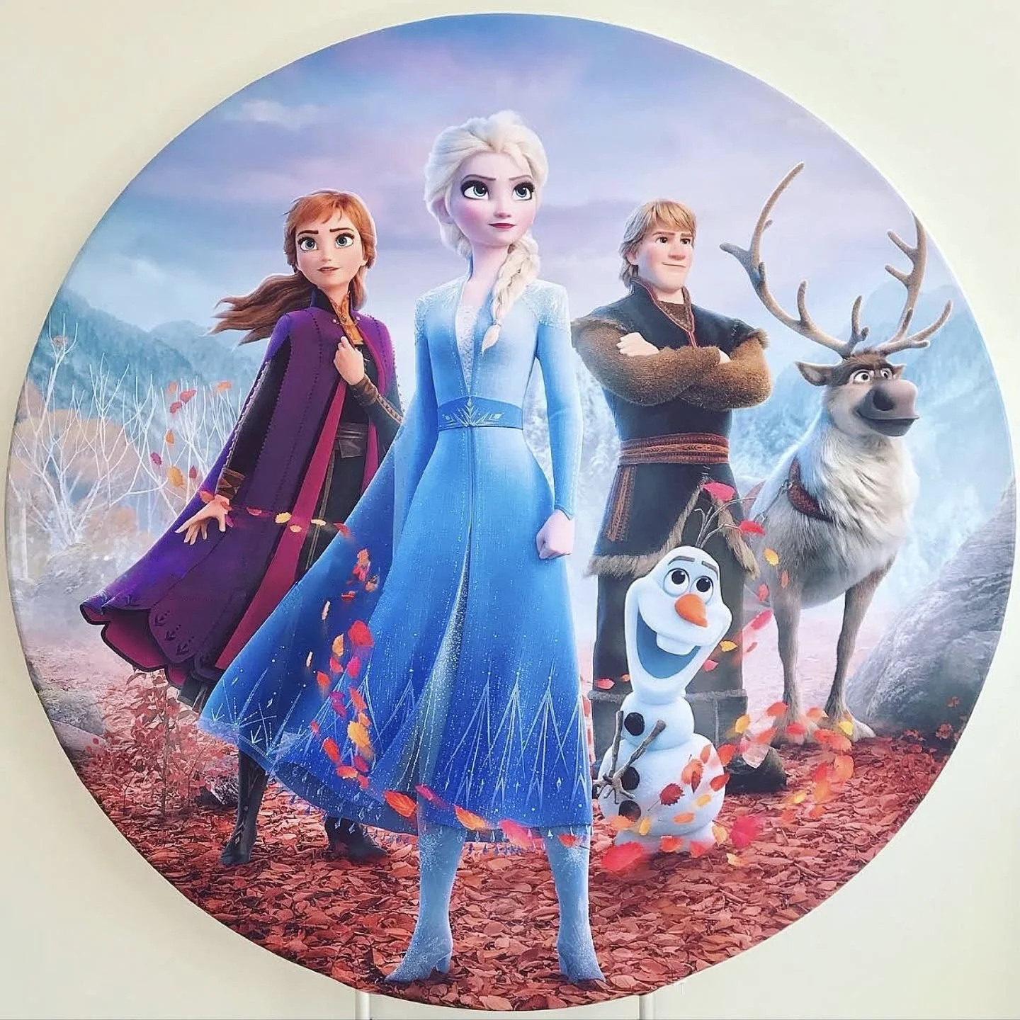 Round Frozen themed backdrop featuring Elsa, Anna, Kristoff, Olaf and Sven from Disney