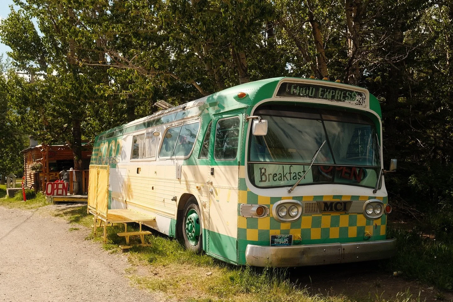Free candy? No. Retro bus that has breakfast? Ya ok fine, you got me. 

#fujifilm #fujixweekly #sooc #travelphotography #travelphotographer #retro