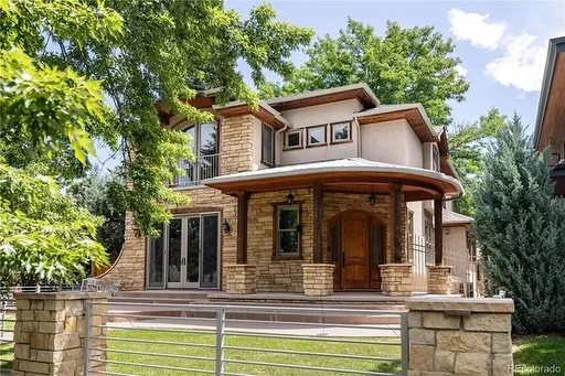 ✨ Rare Opportunity✨
Don&rsquo;t miss this opportunity to own a double lot right next to Washington Park! 
Some of the best access in the city, with quick connections to I-25, the Denver Tech Center, and Downtown. The quiet, tree-lined street is seren