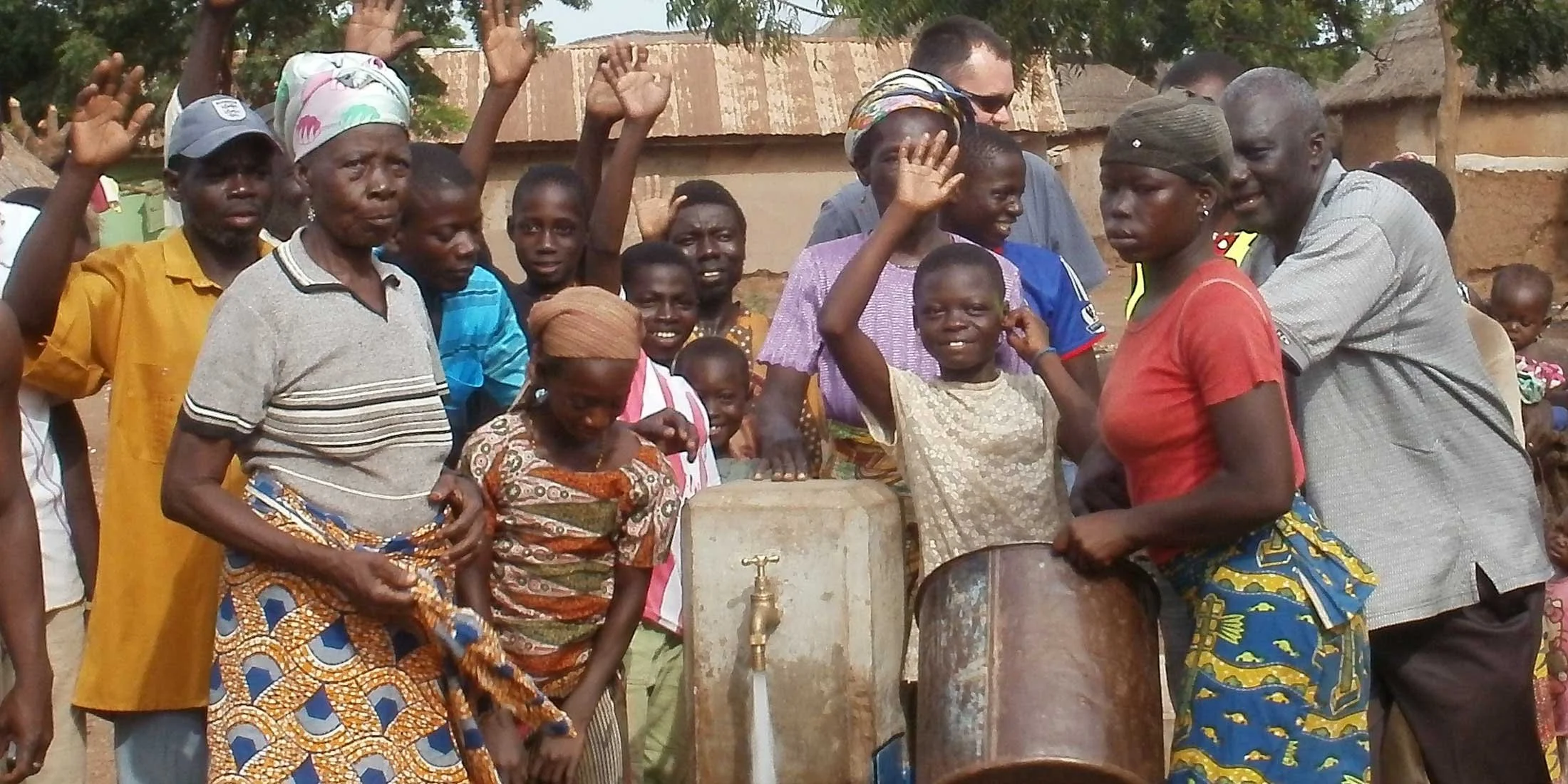 Transformando vidas - Punto a acceso al agua con grifo