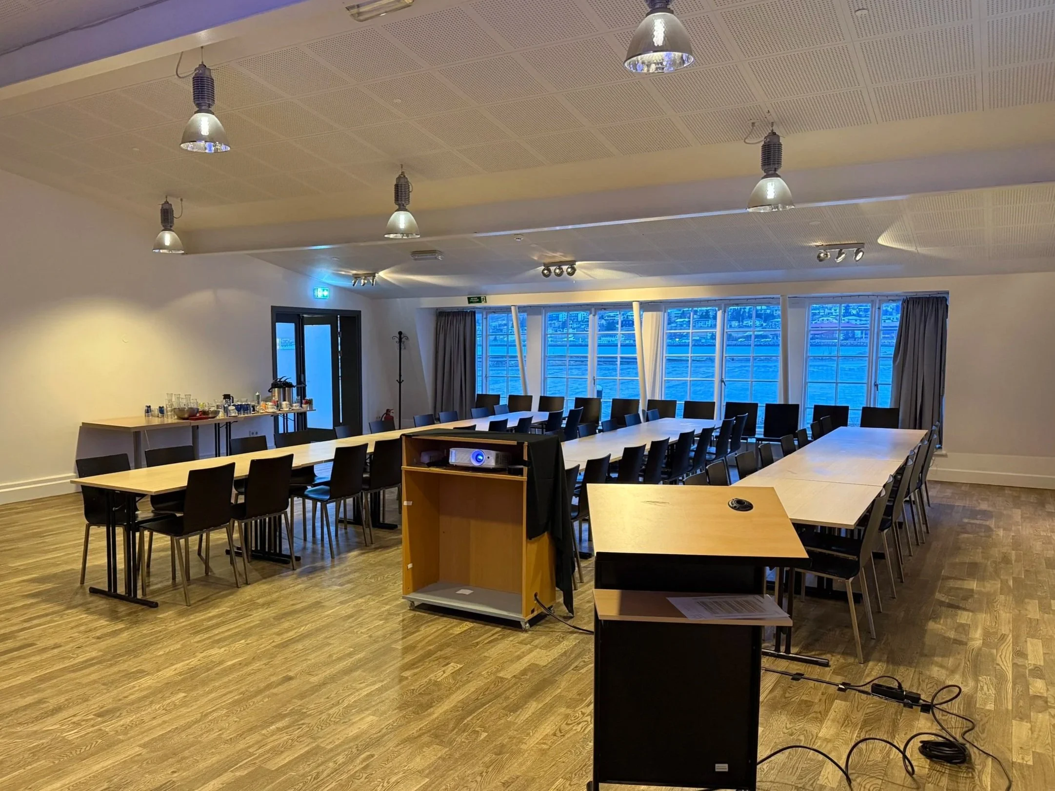 Bryggjusalur í Edinborgarhúsinu