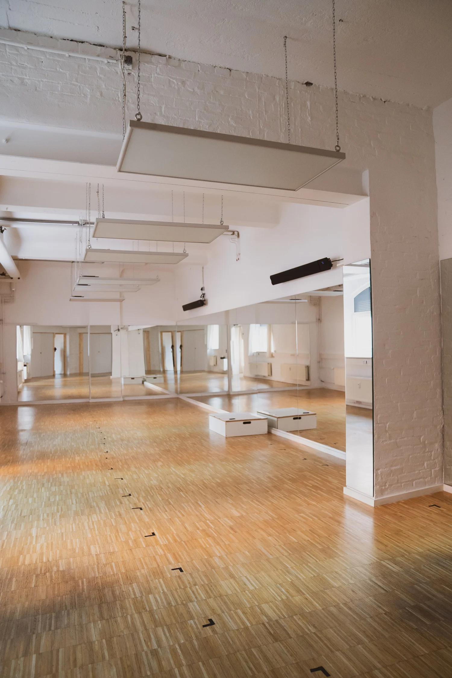 Warm Yin + Sound Bath class at Onda Yoga Studio, Berlin Prenzlauer Berg