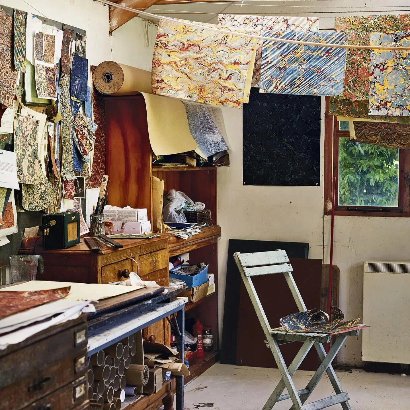 LP Christmas Series: Marbled papers - a swirling canvas of colour and movement; each sheet being a unique masterpiece.

The Cambridgeshire garden workshop of Payhembury Marbled Papers, where Kate Brett creates her stunning designs using gouache.
Swip