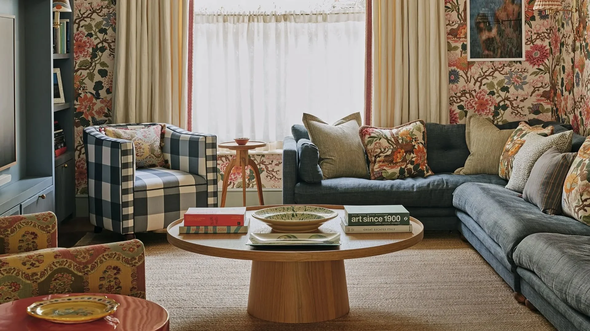 &lsquo;Magnolia&rsquo; wallpaper by GP &amp; J Baker is an iconic pattern, originally launched in 1913. I love how Salvesen Graham have used it here; disrupted by the chair from Studio Atkinson, upholstered in Salvesen Graham&rsquo;s &lsquo;Genevieve