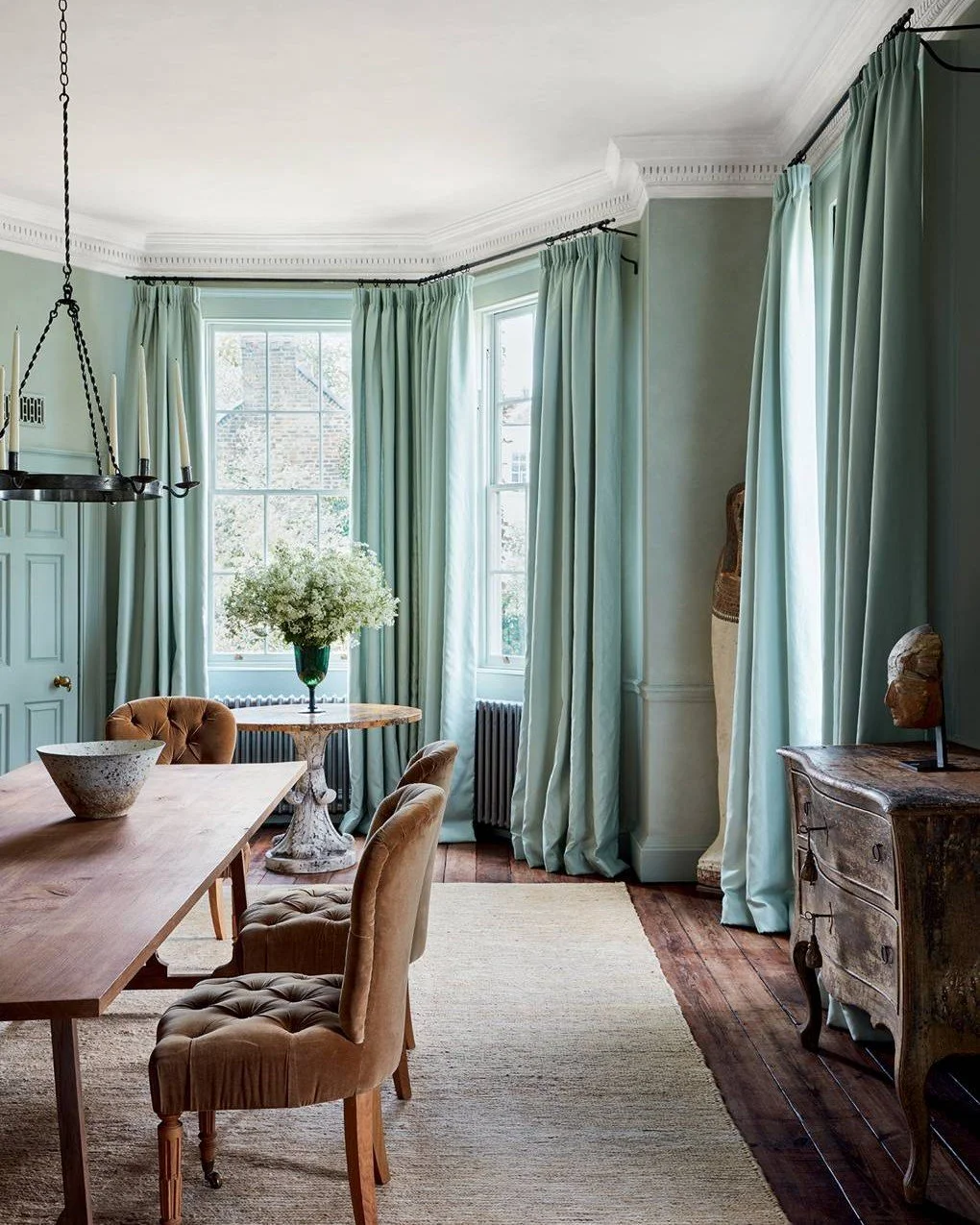 All in the name of teal.

A masterclass by Rose Uniacke in how to use colour with quiet confidence. Soft, enveloping walls and curtains create a calm, cocooning backdrop, while natural textures and warm timbers keep the space grounded.

It&rsquo;s th