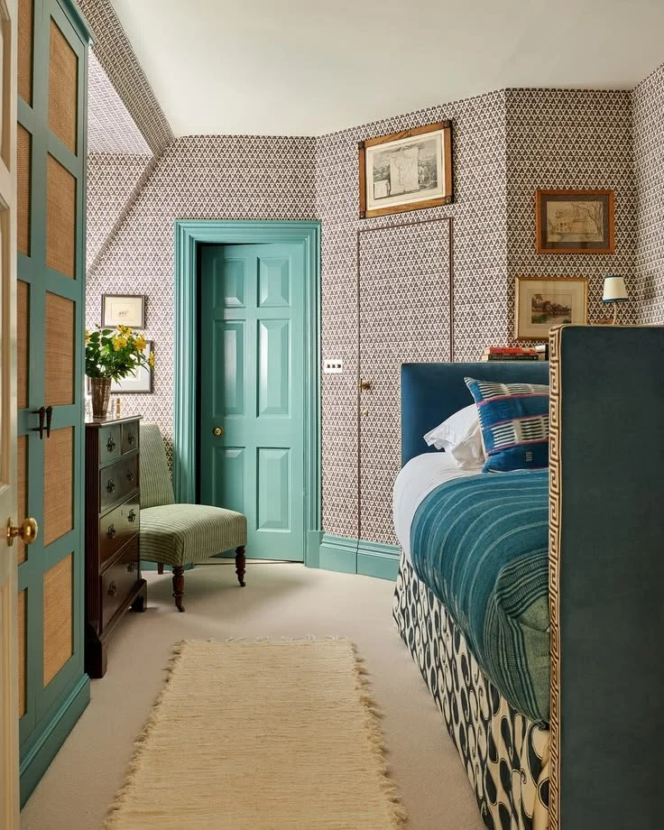 Alright&hellip; I admit it &mdash; more teal

But this is a masterclass by Sarah Vanrenen in how to be truly brave with colour and pattern.

Strong geometry, layered textiles, and that confident use of teal and green &mdash; all balanced so the space