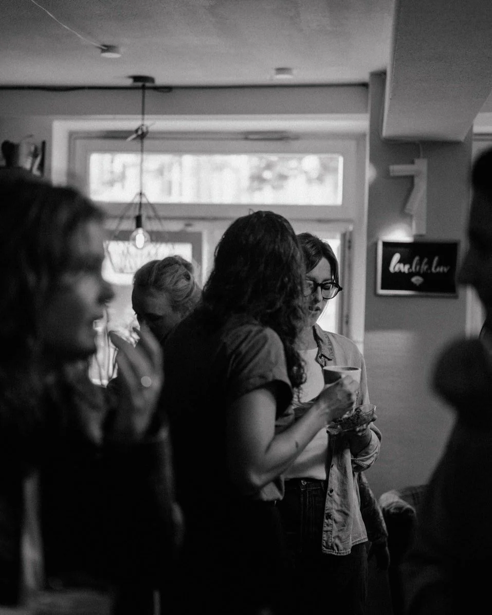 Kirche bei den Menschen - Wo wir sind, ist Kirche. Und egal wo wir sind, wollen wir Gottes Reden h&ouml;ren und Himmel leben: Mitten in unserer Stadt, in unserer Nachbarschaft, als Gemeinschaft.

#stadthafen #kirchebeidenmenschen #gottesredenh&ouml;r