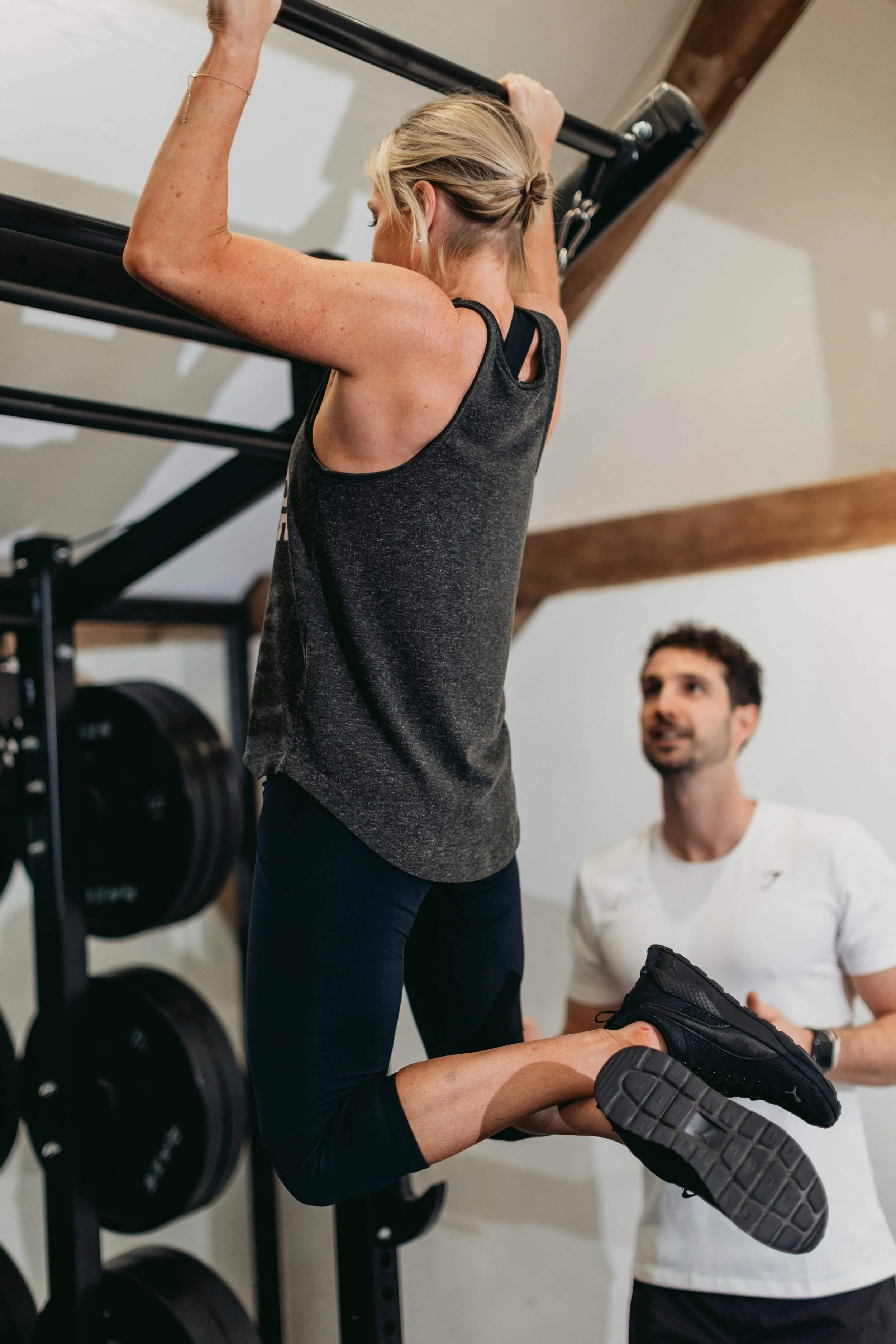 Personal trainer coaching small group training