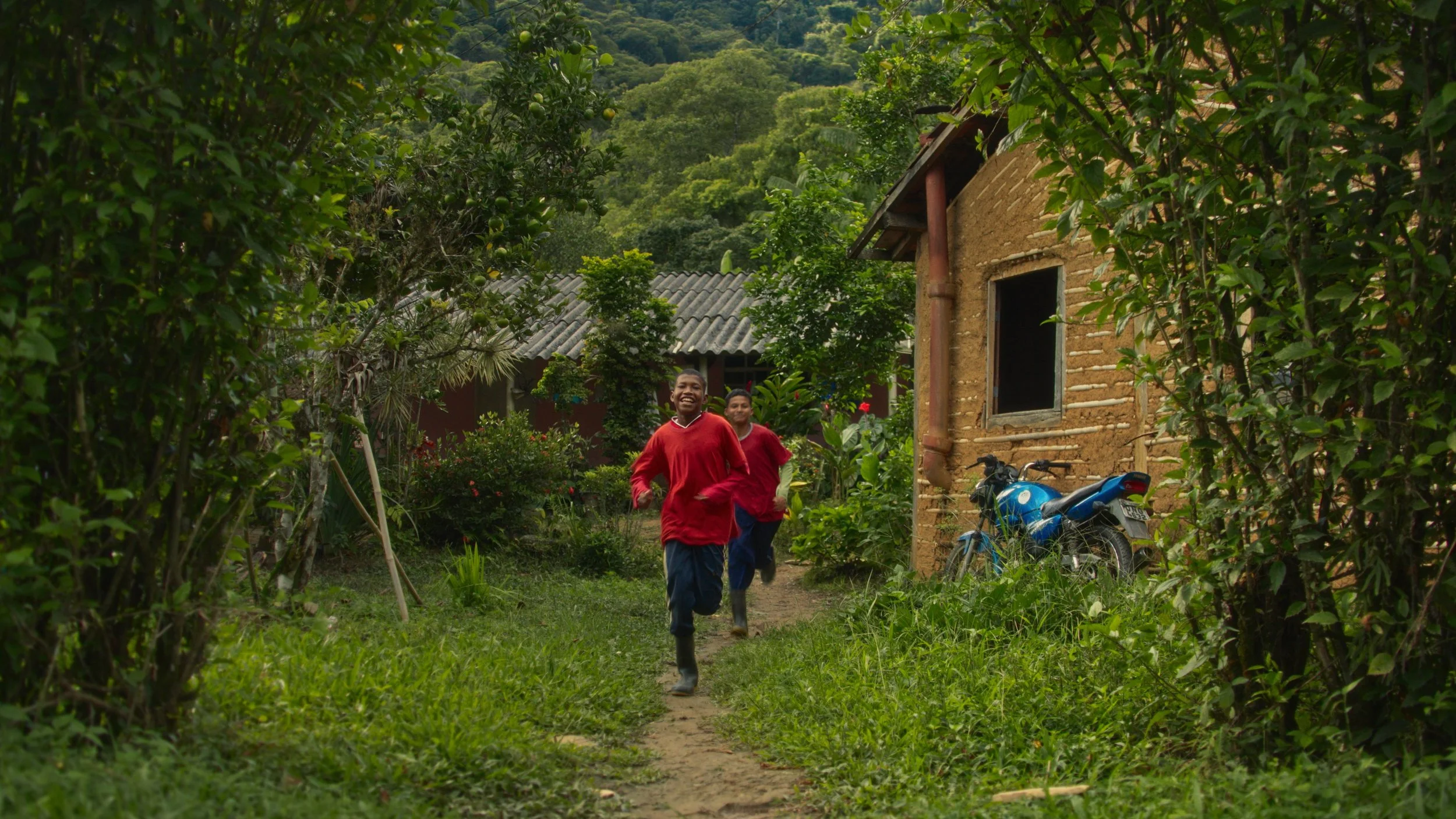 TRAVESSIASDESIGUAIS_STILLFRAME_EP02_02.jpg