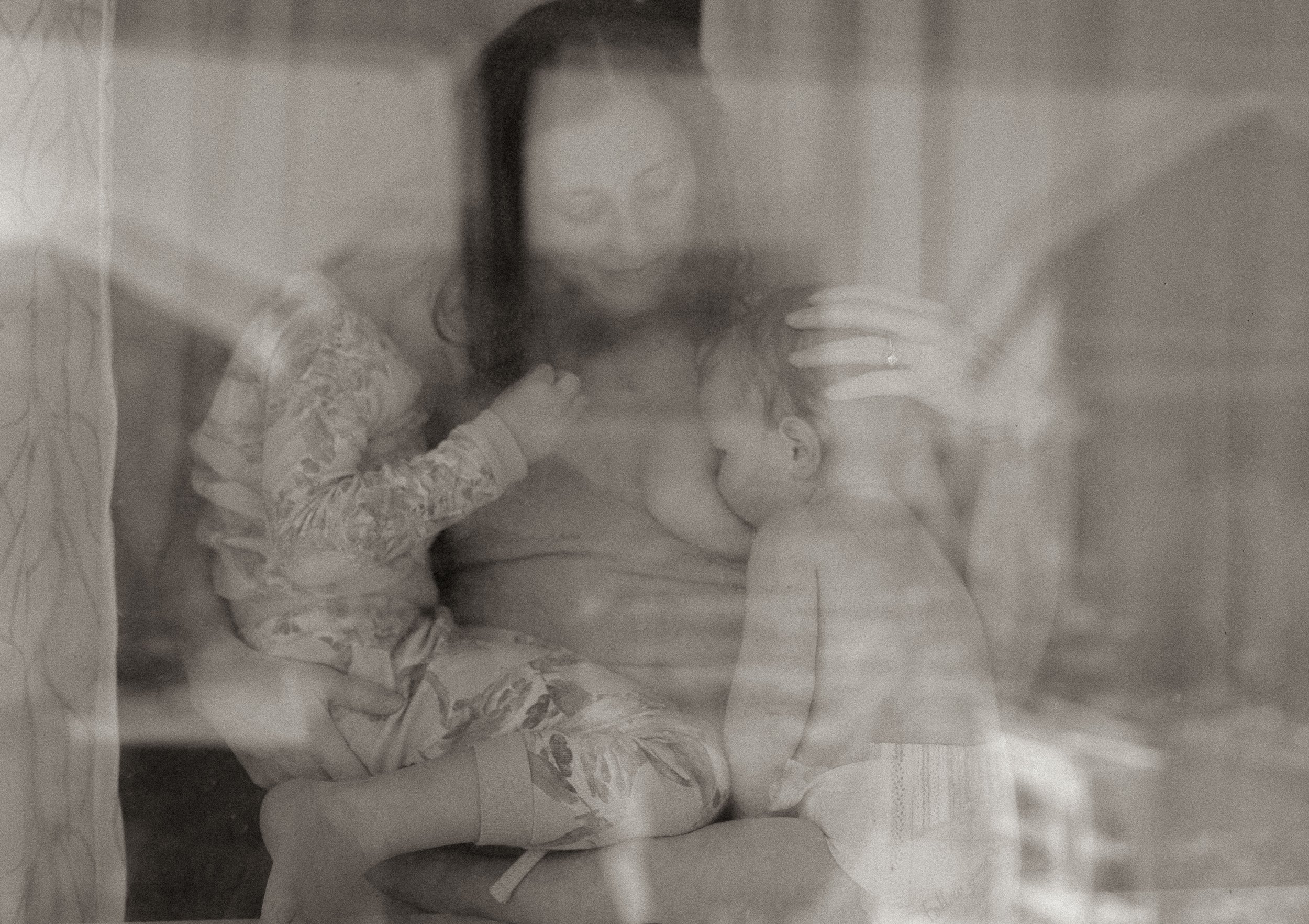Denver maternity photographer specializing in intimate, emotional and natural light motherhood sessions. Timeless, nostalgic photography for expecting mothers and families.
