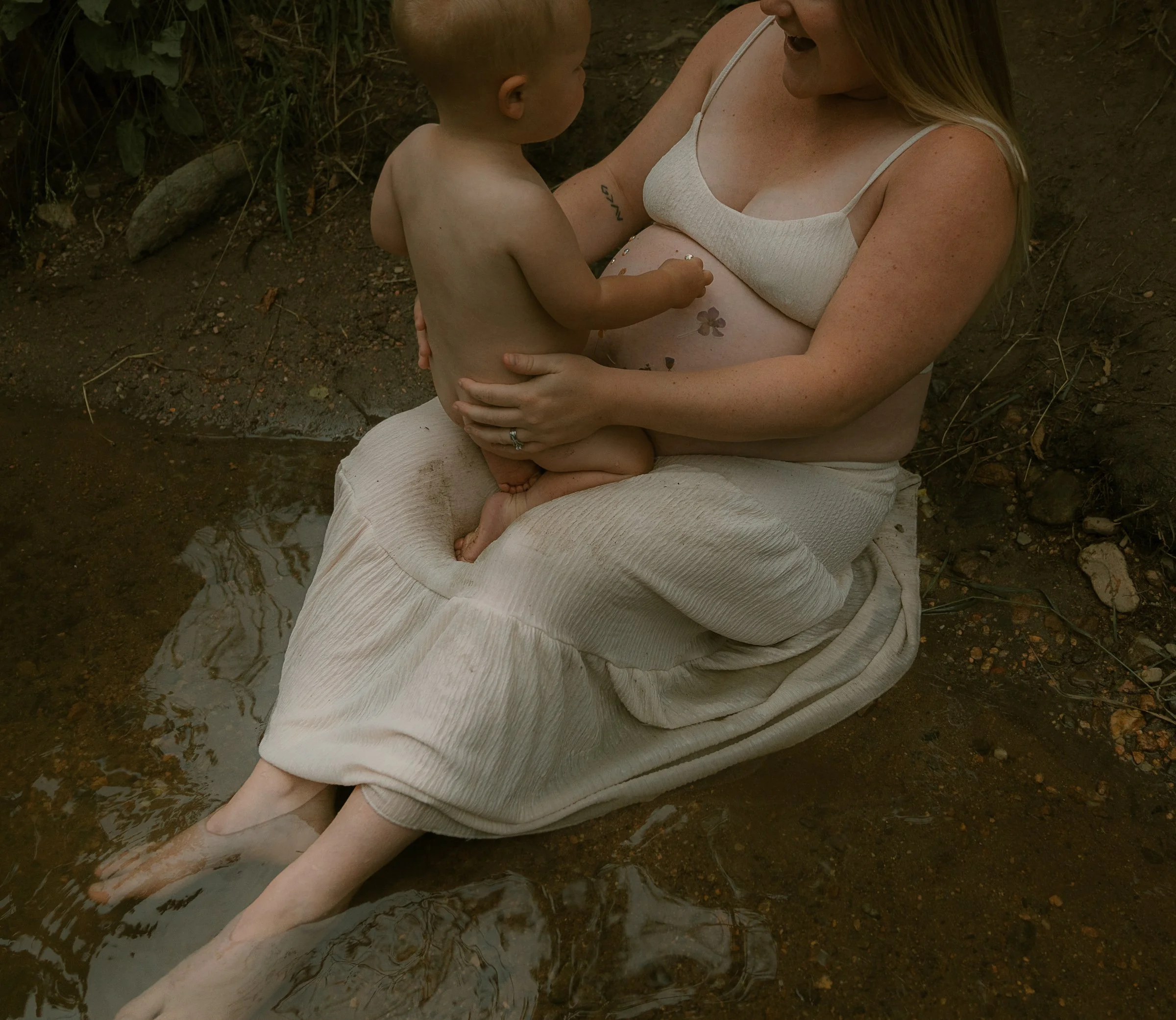 Denver maternity photographer specializing in intimate, emotional and natural light motherhood sessions. Timeless, nostalgic photography for expecting mothers and families.