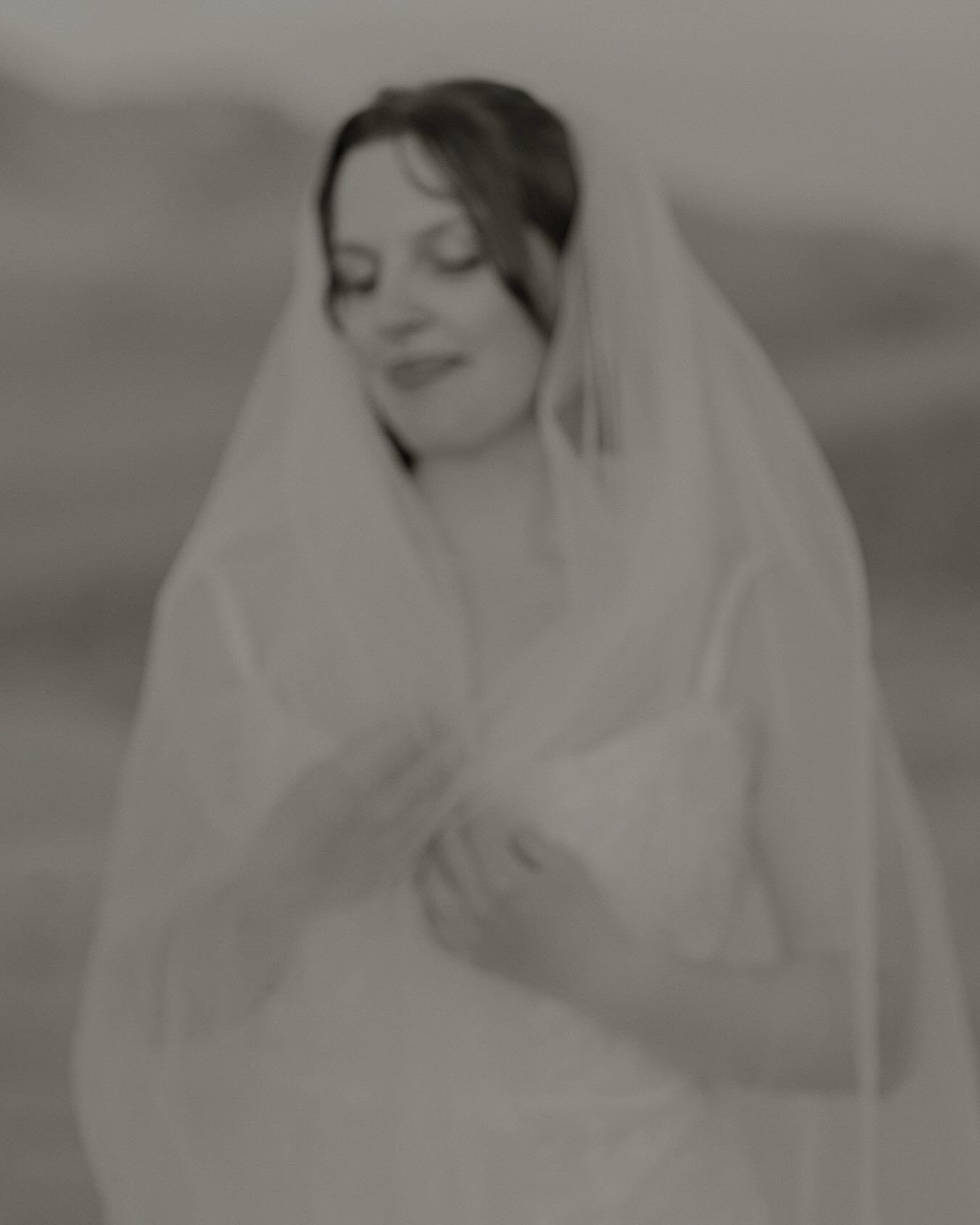 Ms Layla needing her own space on the grid 🤍
.
.
.
Denver wedding photographer, Denver engagement photographer, Denver elopement photographer 
#bridalportraits #portraitcollective #intimateelopement #bnwbridalportrait #destinationweddingvideographer