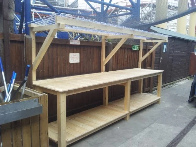 Outdoor gardening bench 