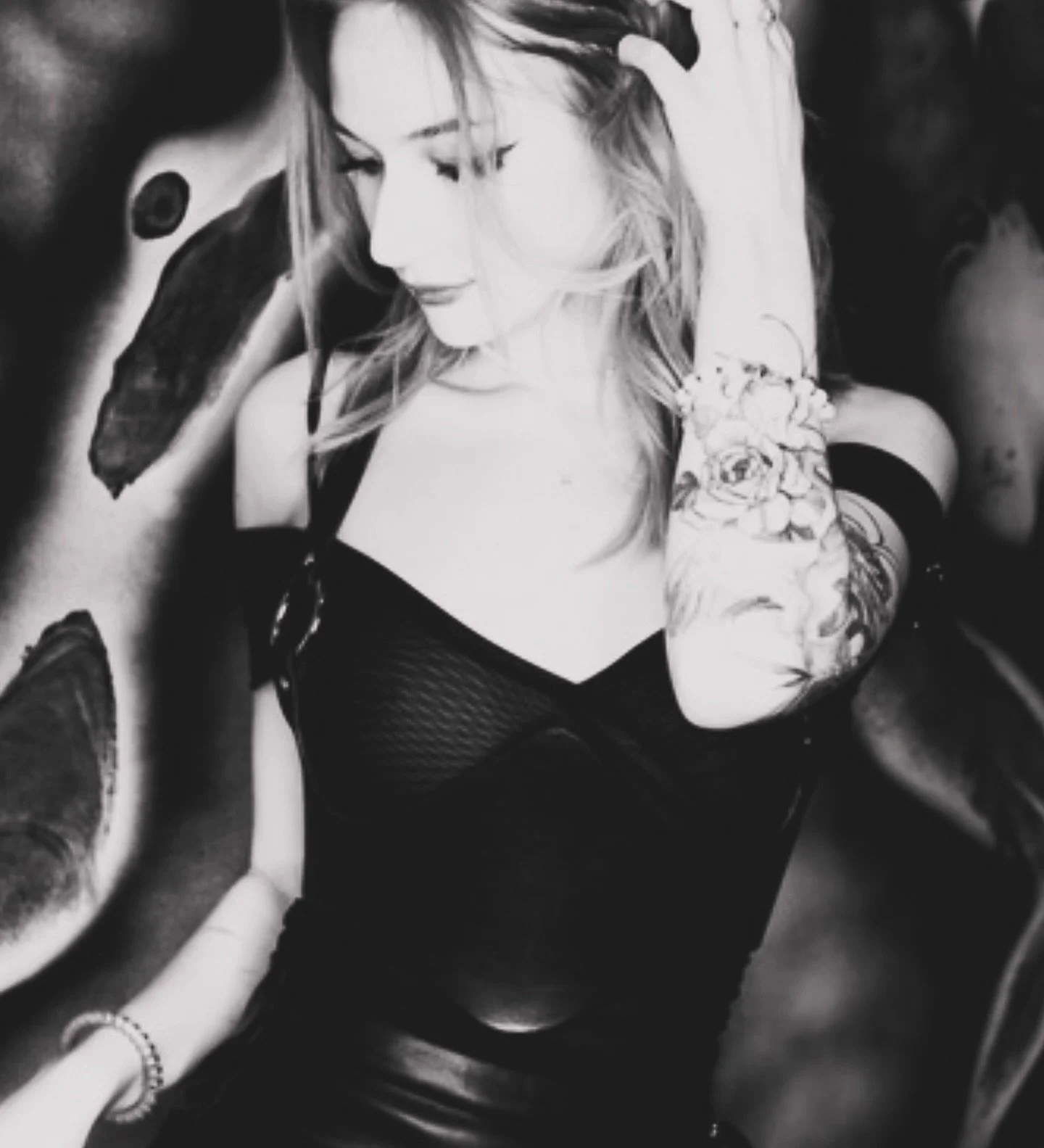 proudly announcing that I will be tattooing new @chaos.tattoo.society in Luzern 📍
&hellip;
Swipe to see my work✨
&hellip;
Dm to book 💌 open for wishes and custom designs 
&hellip;
portrait photography by @ottoboehne