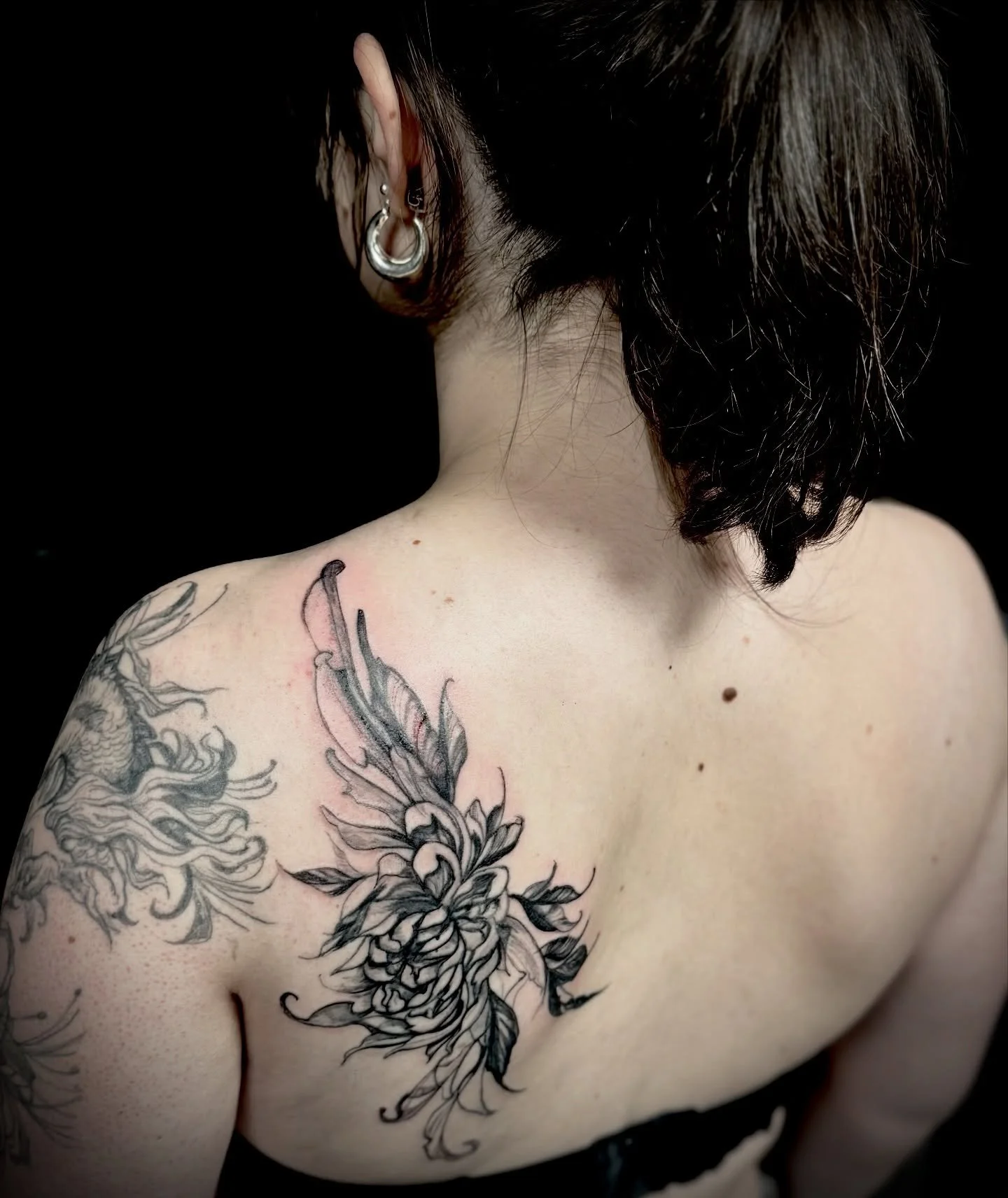 thank you @niobe.s for your trust

#fineline #finelinetattoos #flowertattoo #shouldertattoo #backtattoo