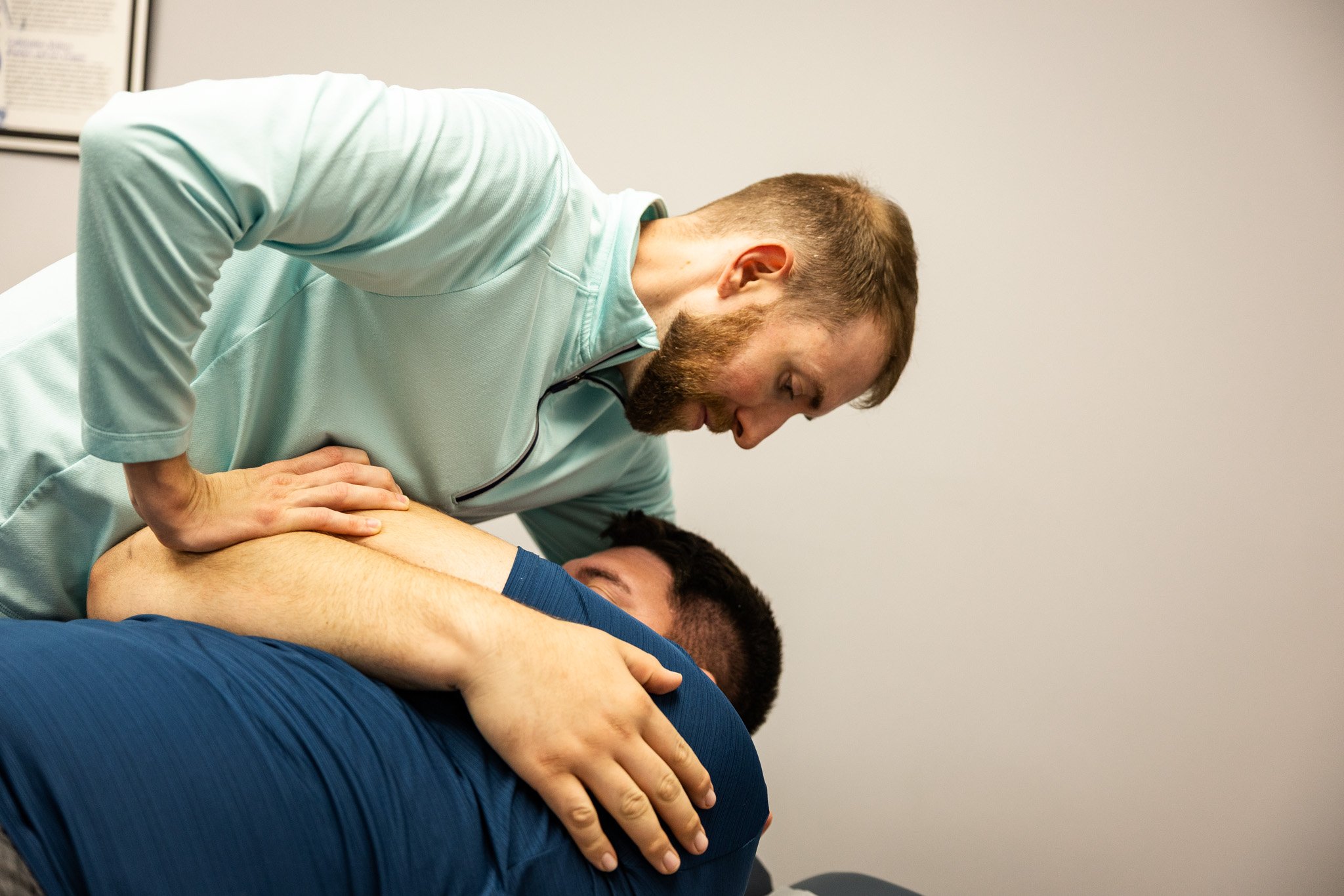 Dr. Joel Ardner hands-on treatment in Tiffin, Ohio. Chiropractic