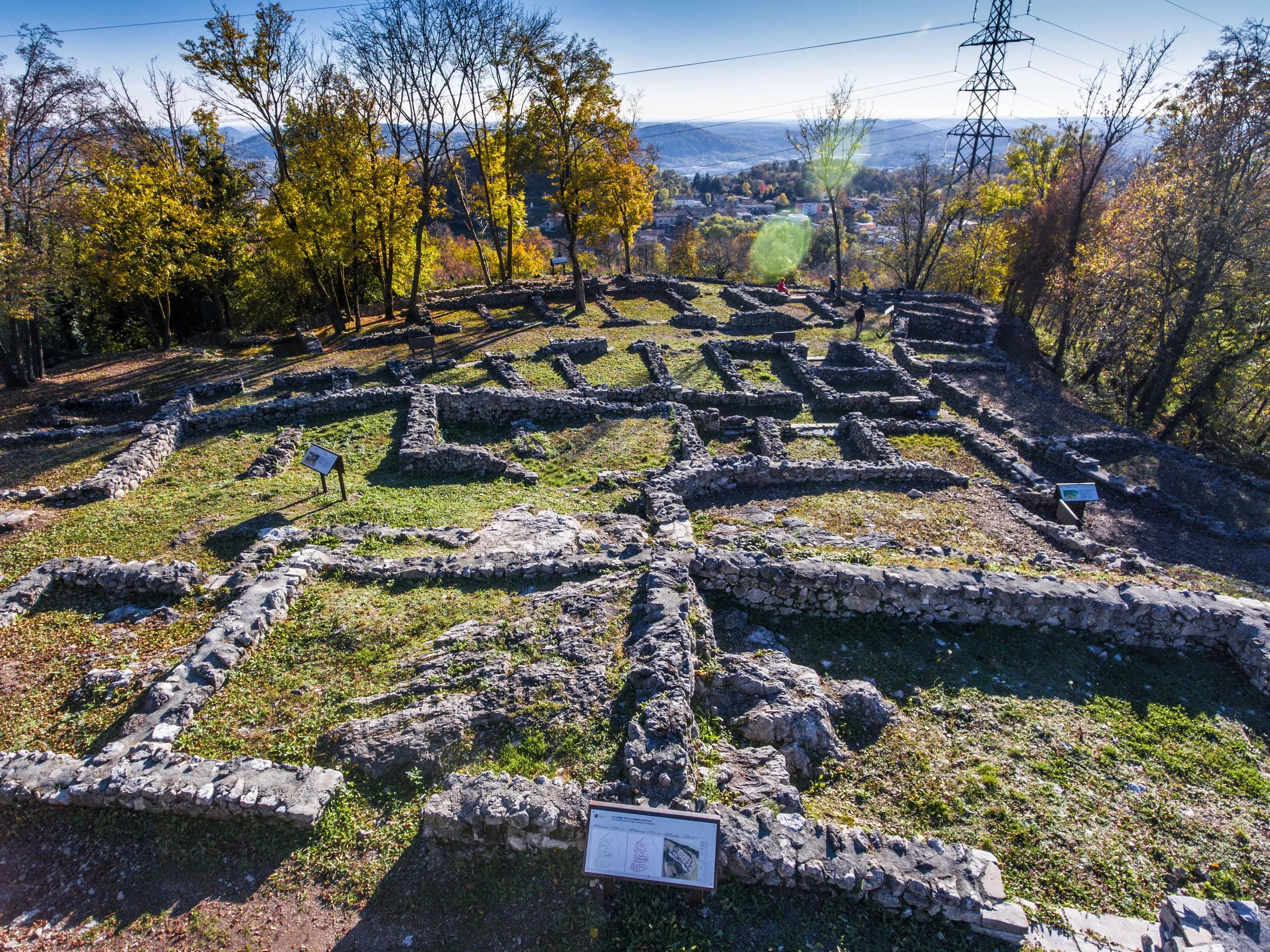 2026-03-06_08-14-20_2016.11.08_Tremona_Castello_Drone-89.jpg
