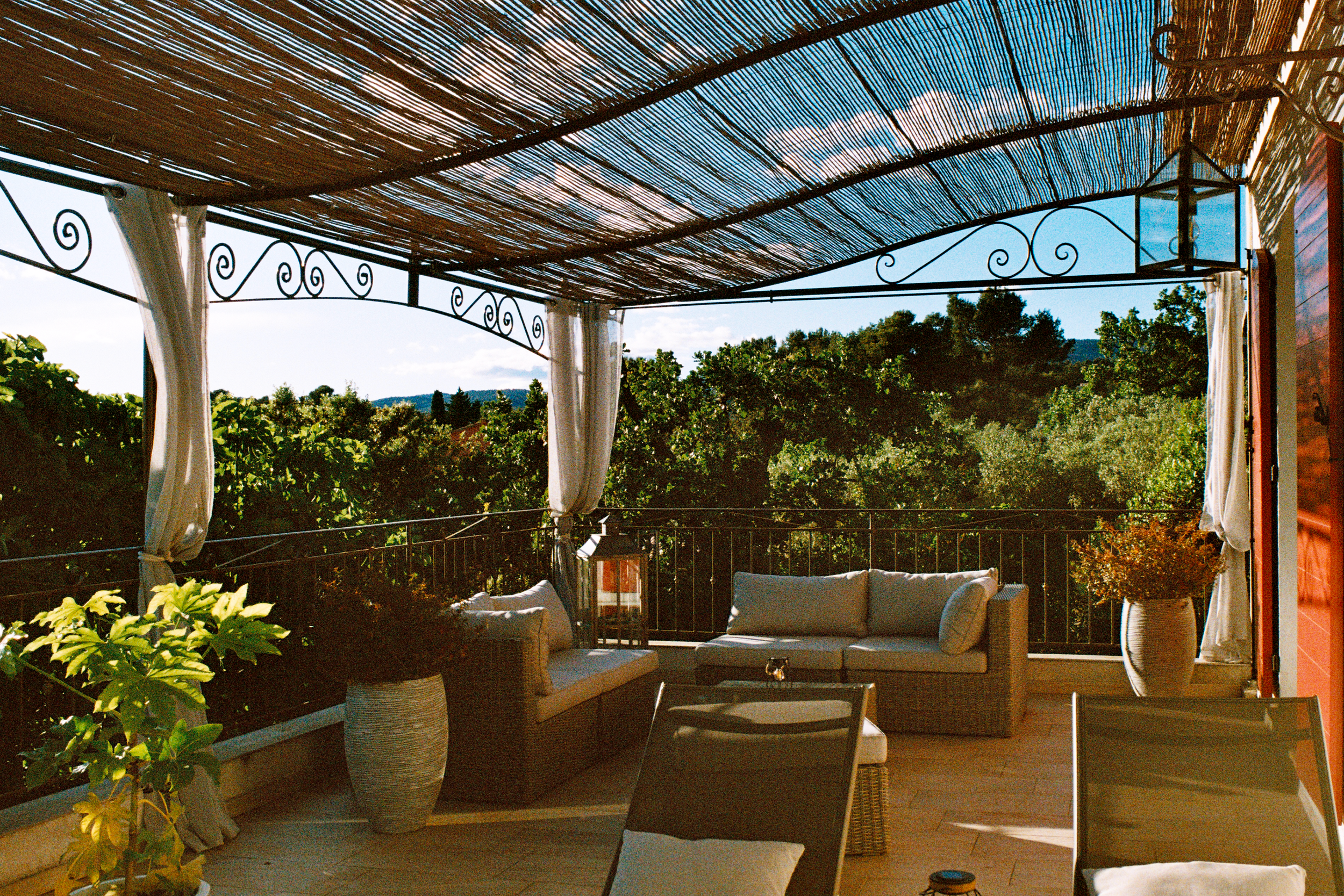 Grande terrasse ombragée