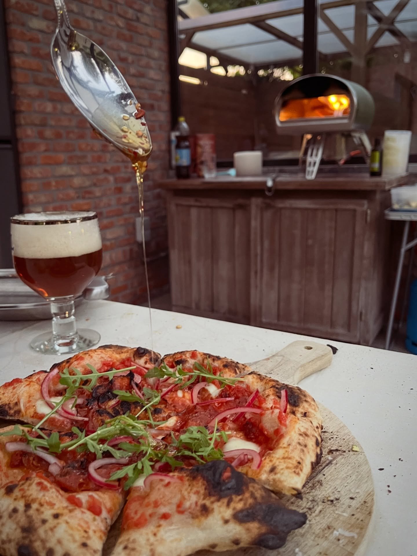 Pittig, lichtzoet en vers uit de oven. Onze pizza Nduja Pepperoni valt altijd in de smaak. 

Heerlijk voor op een verjaardag of familiefeest en prima combo met een goede trappist! Zou jij hiervan genieten? 

#catering #ficopizzas #sourdough