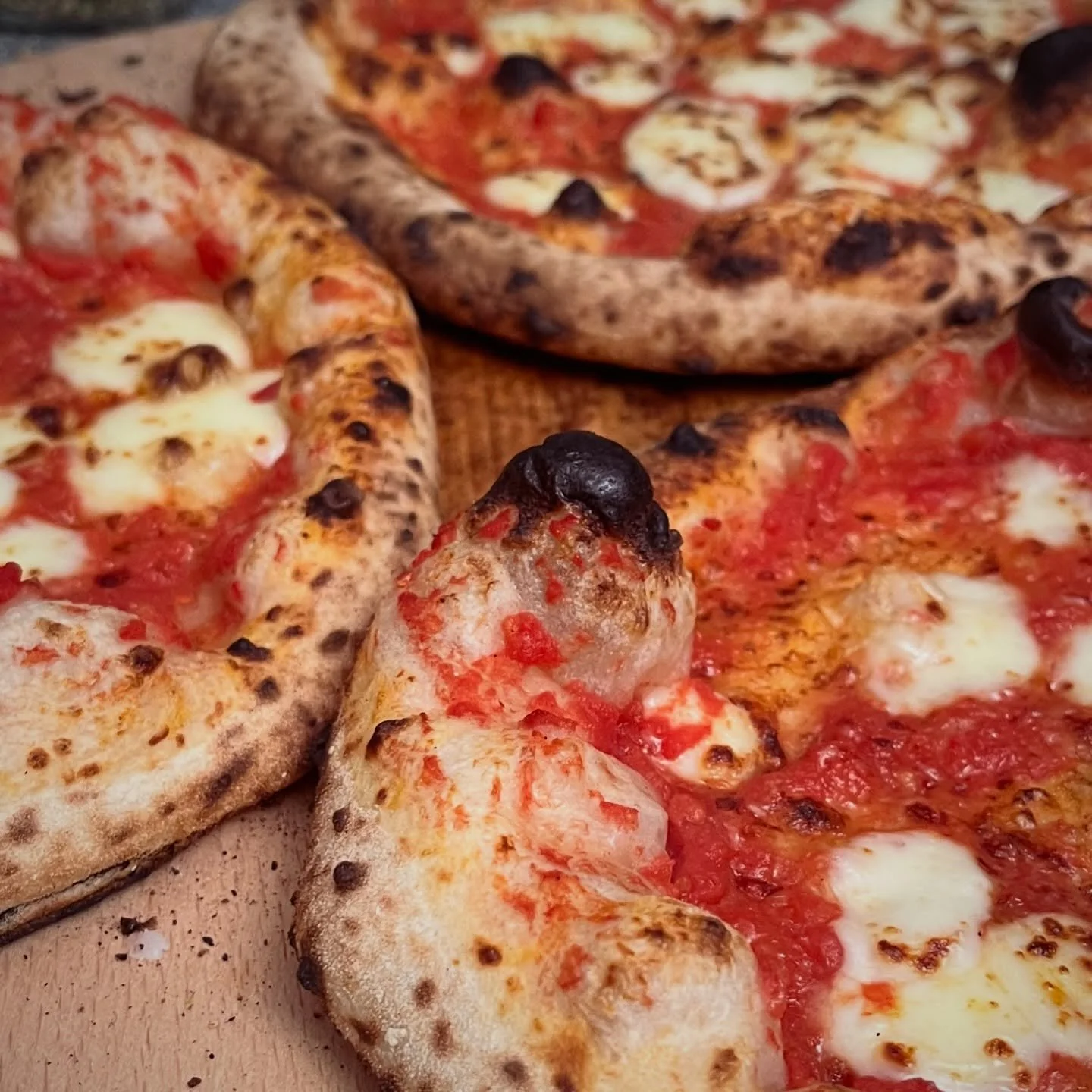 &ldquo;Normaal eet ik geen pizza-korsten maar die van jullie heb ik allemaal opgegeten!&rdquo; - een tevreden klant

Van zo&rsquo;n reacties worden we bij Fico heel blij. Wil je proeven of die korst &eacute;cht zo lekker is? Boek ons voor jouw evenem