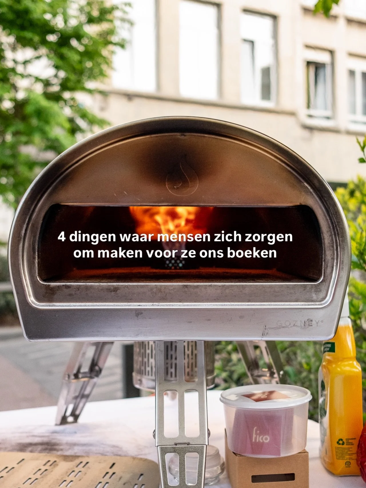 4 dingen waar mensen zich zorgen om maken voor ze ons boeken

1. Ruimte
We hebben helemaal niet zoveel plaats nodig, onze ovens zijn vrij compact en werken op gas dus we kunnen ze quasi overal installeren. 3x3m is voldoende.

2. Snelheid
Onze ovens w