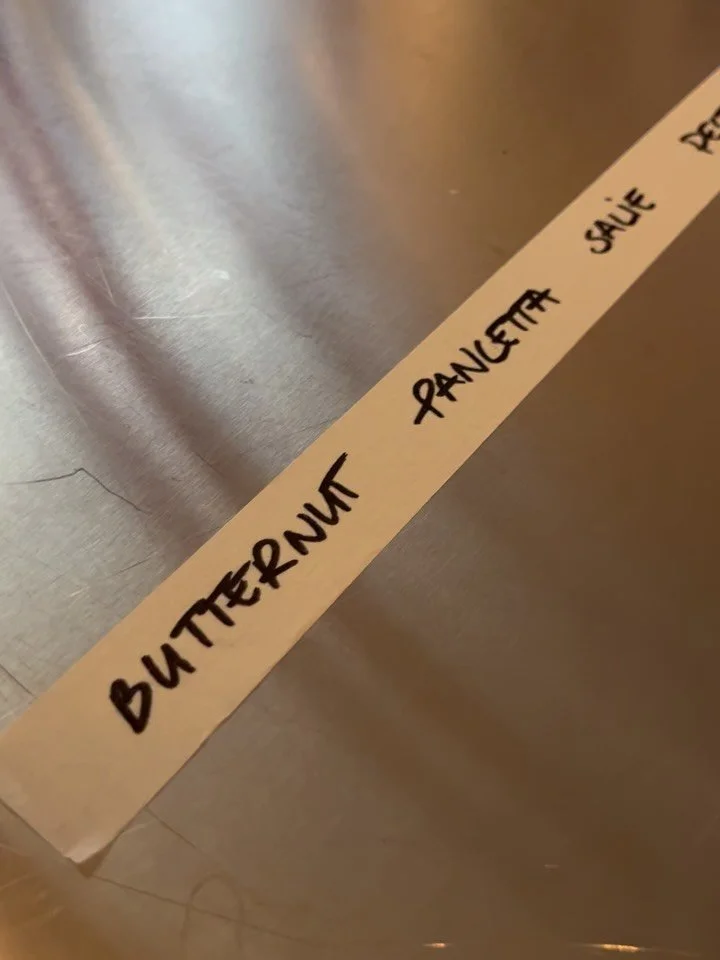 Zo zorgen we ervoor dat we niets vergeten. 

Ooit kwamen we op een evenement aan zonder mozzarella&hellip; Nu schrijven we elk ingredi&euml;nt op een stuk tape. Klaar met preppen? Tape op het bakje. Geen tape meer over? Dan is alles voorbereid. Eenvo